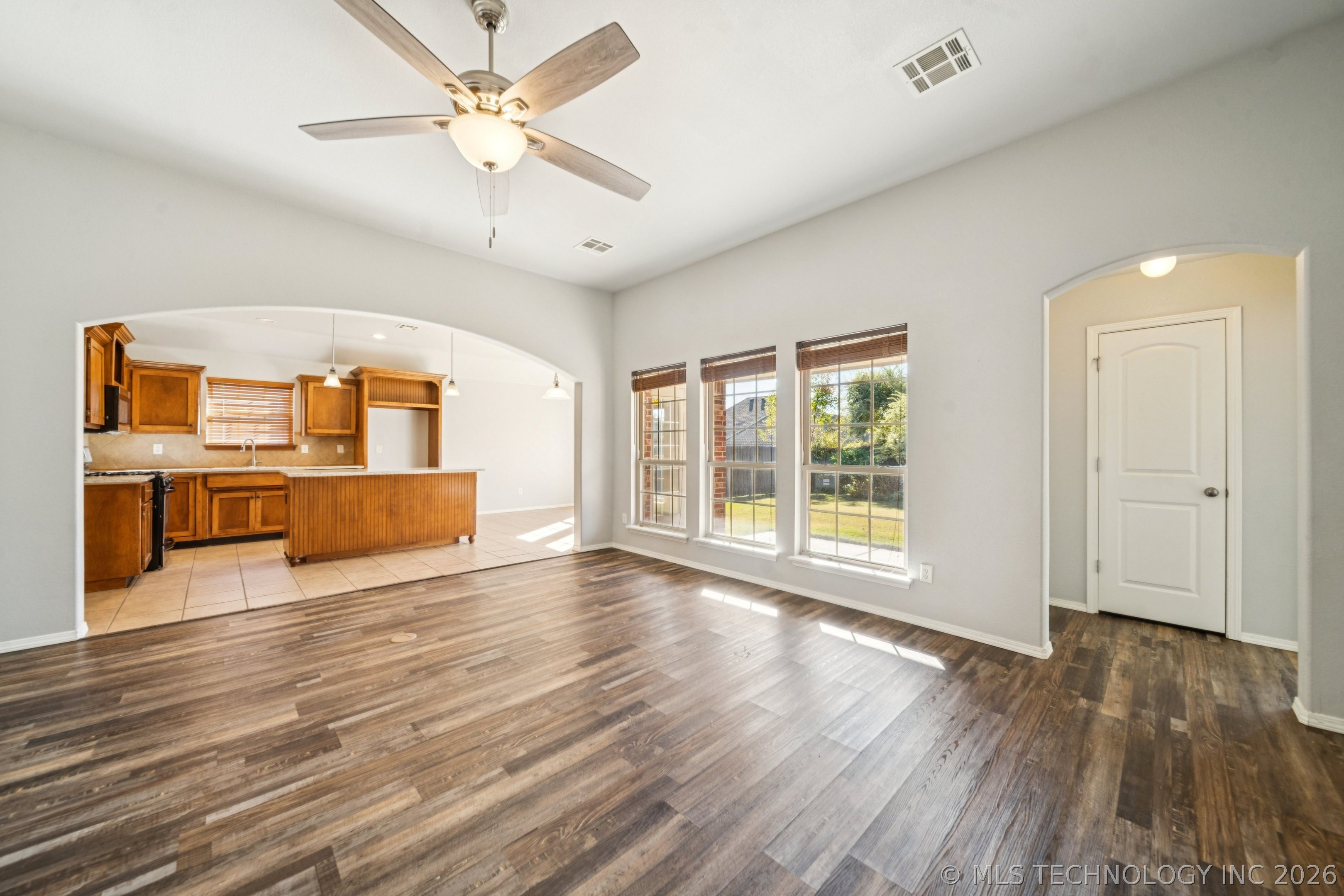 2401 W Pensacola Street