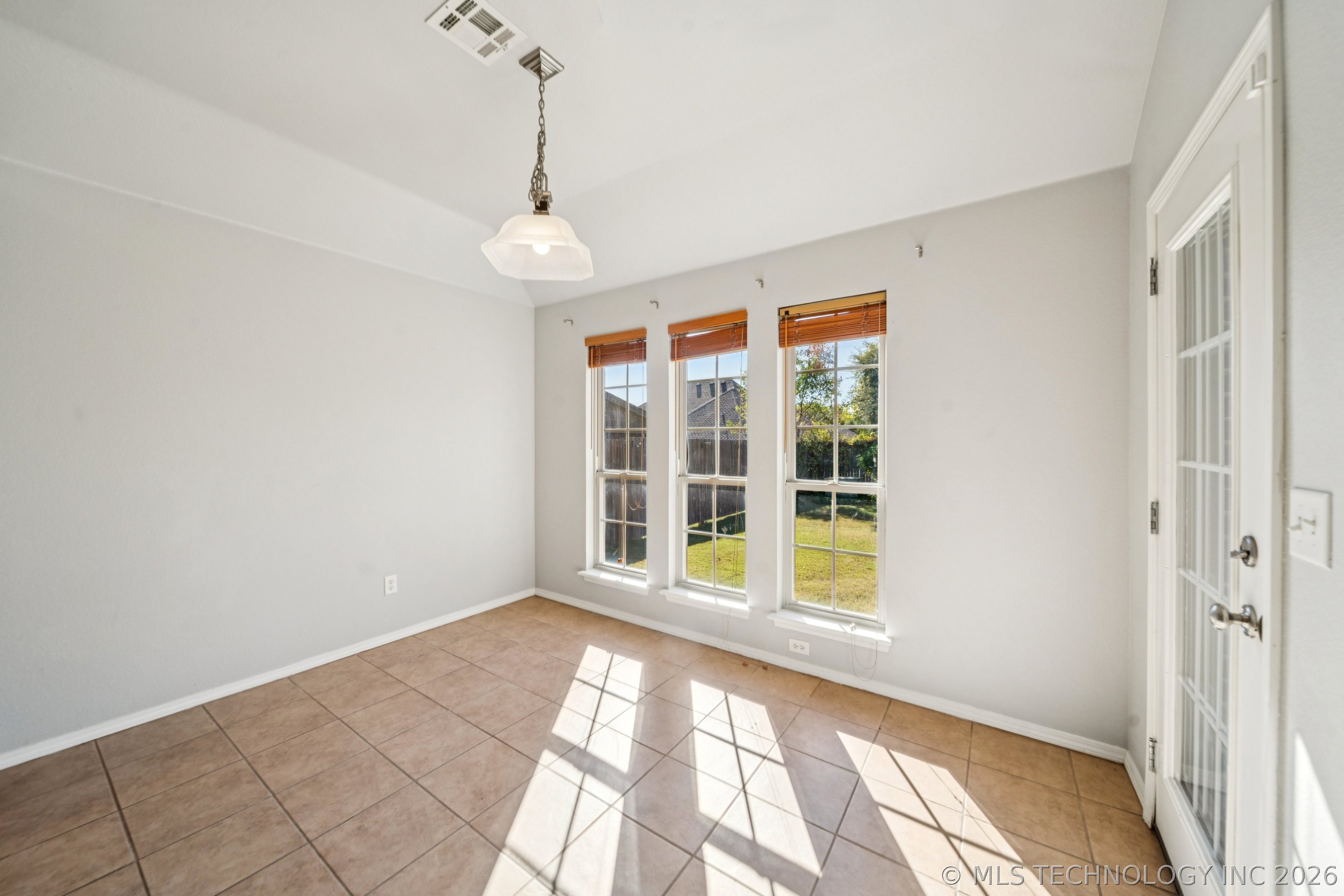 2401 W Pensacola Street