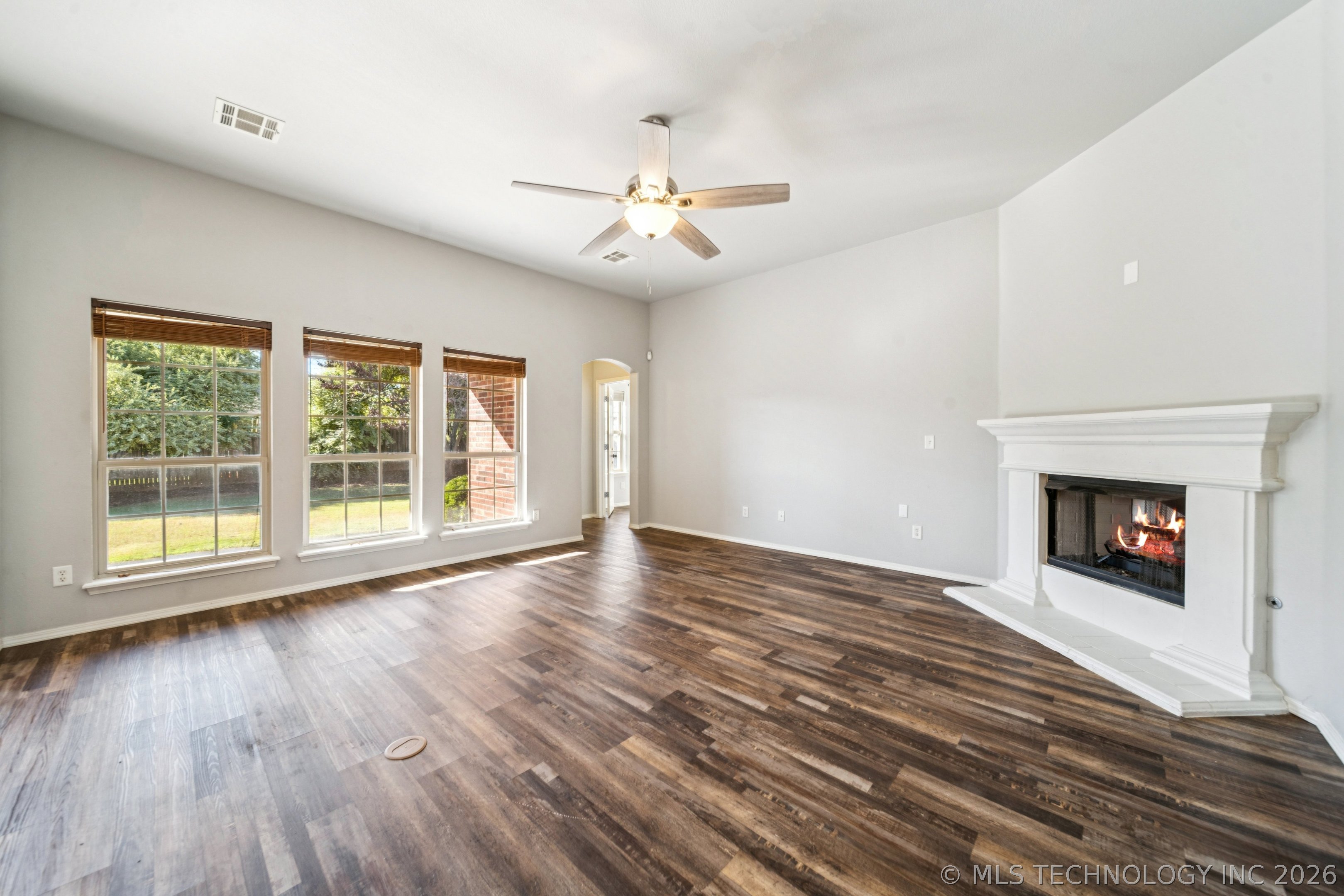 2401 W Pensacola Street