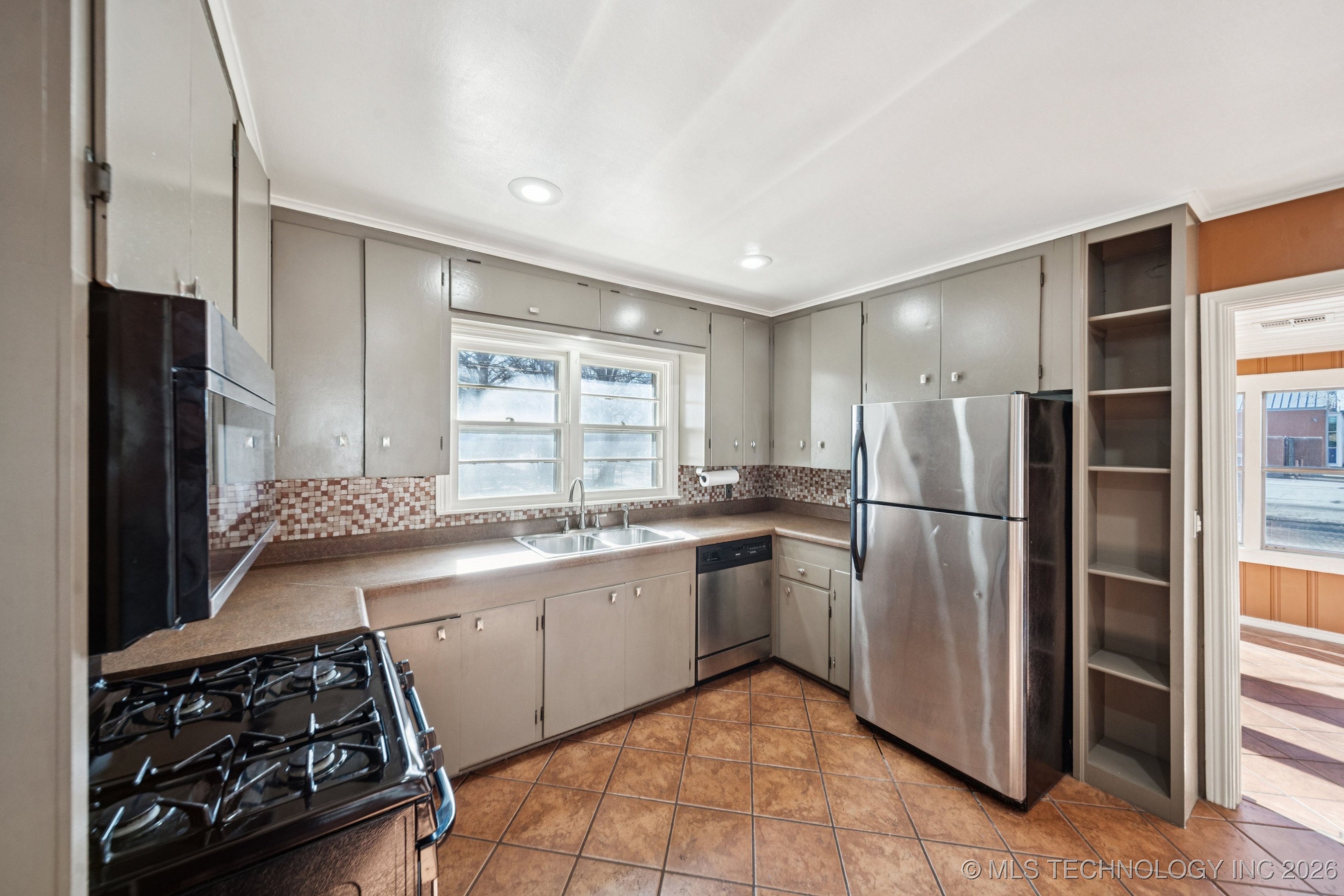 1404 E 49th Street