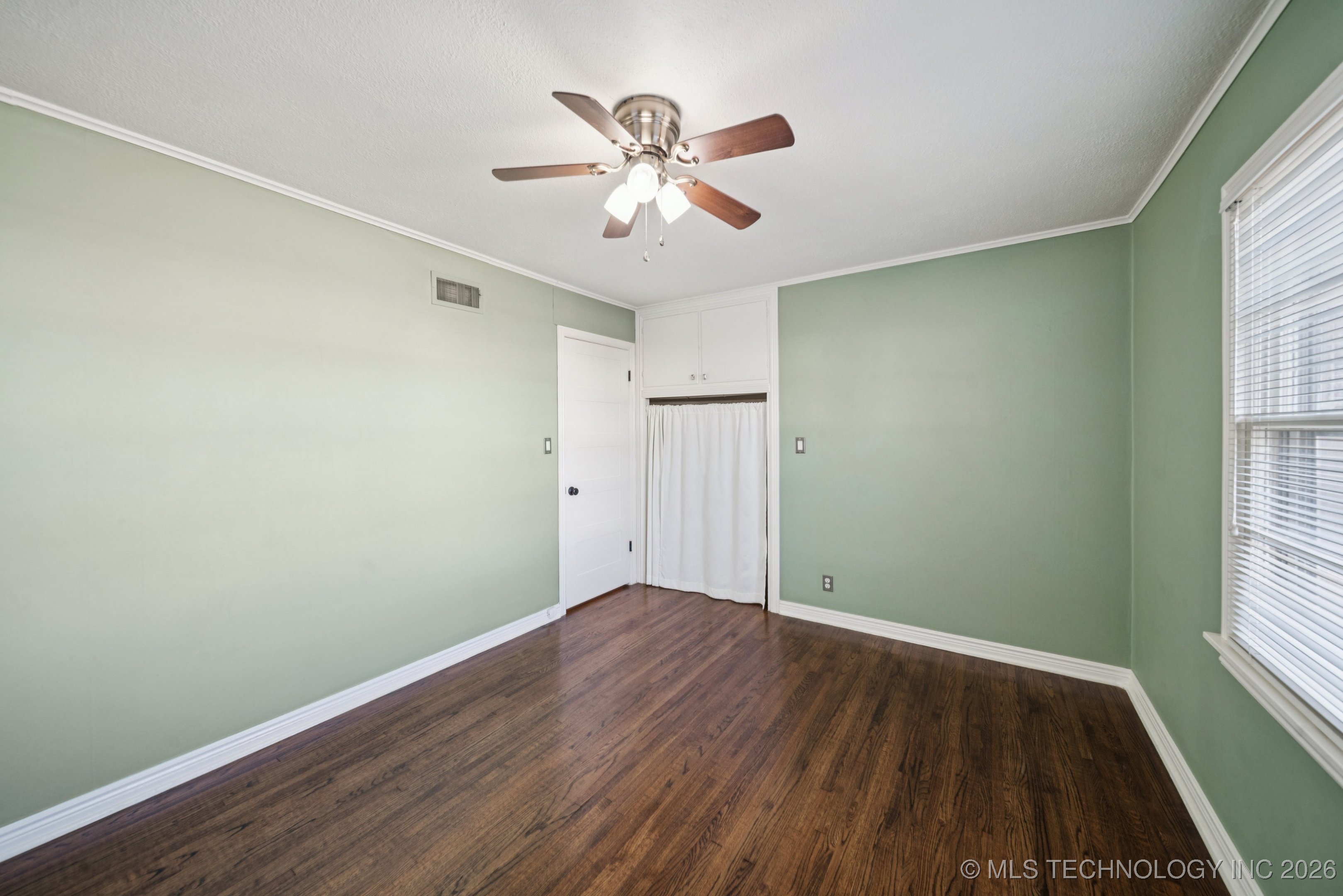 1404 E 49th Street