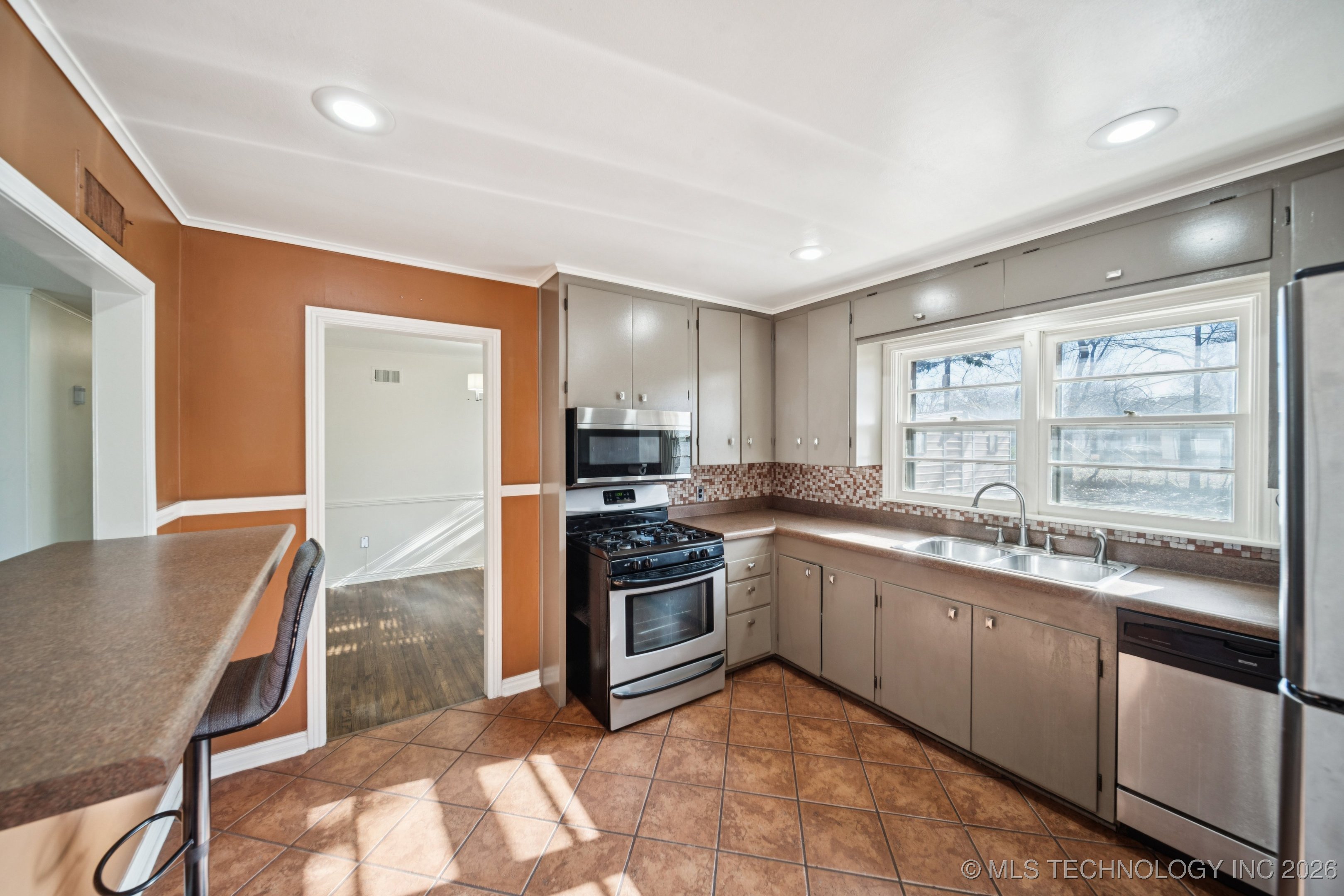 1404 E 49th Street