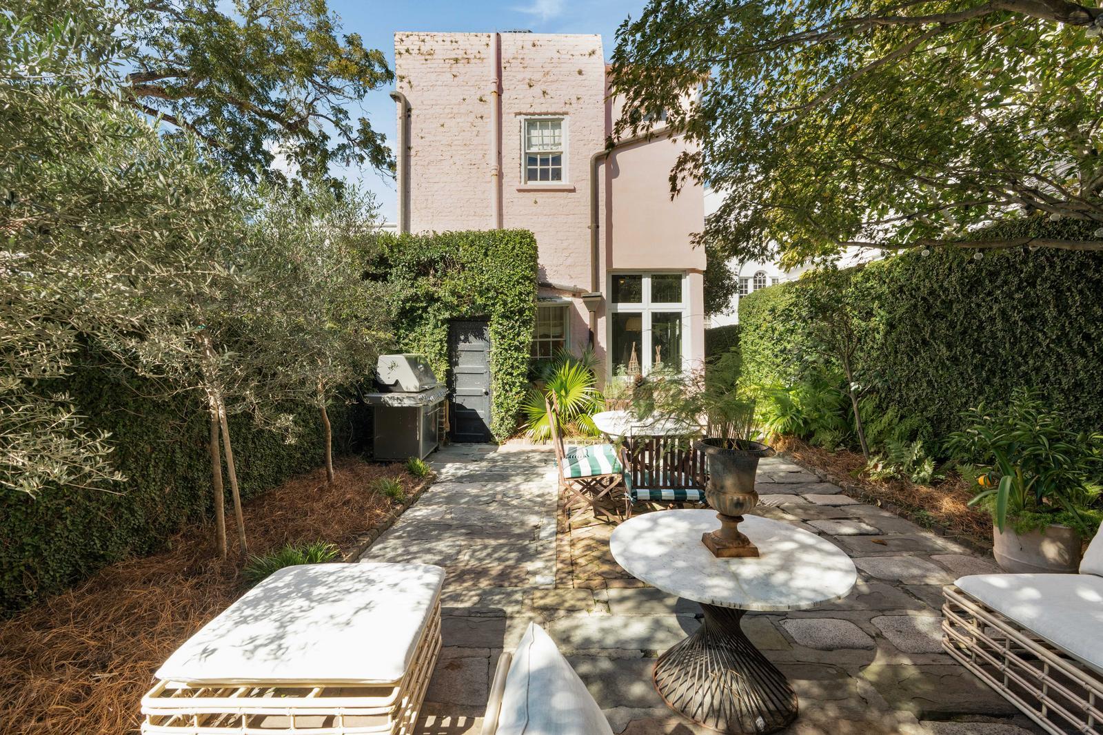 11 Saint Michaels Alley