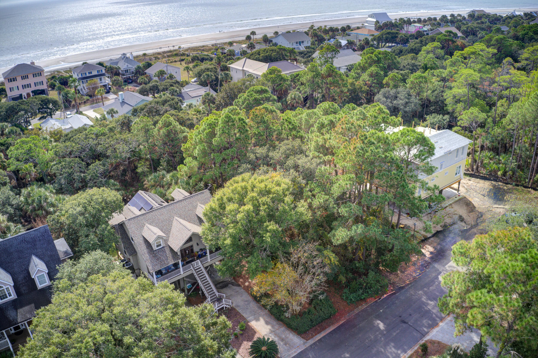 615 W Beach Court