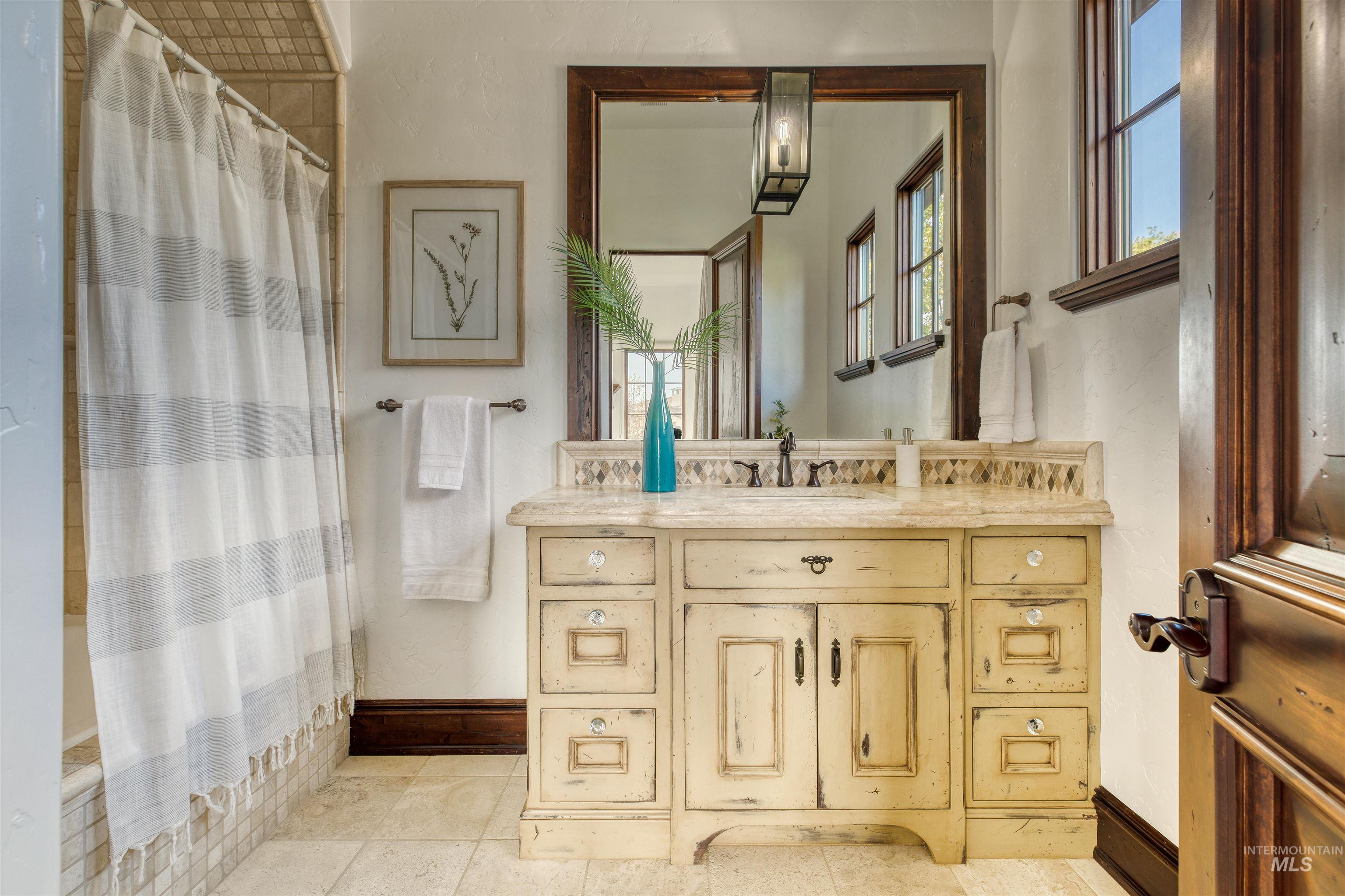 1887 N Moon Bello Way