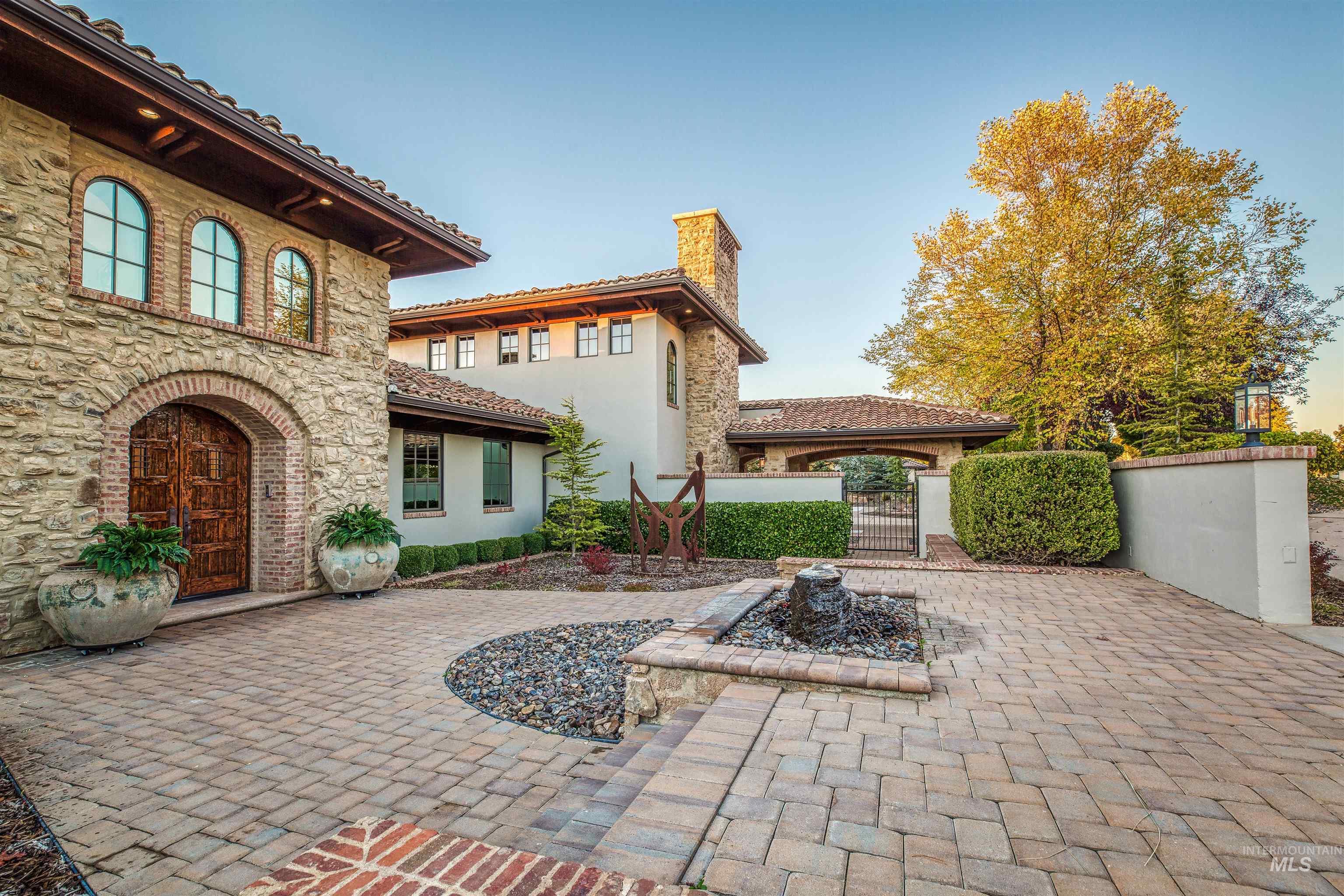 1887 N Moon Bello Way