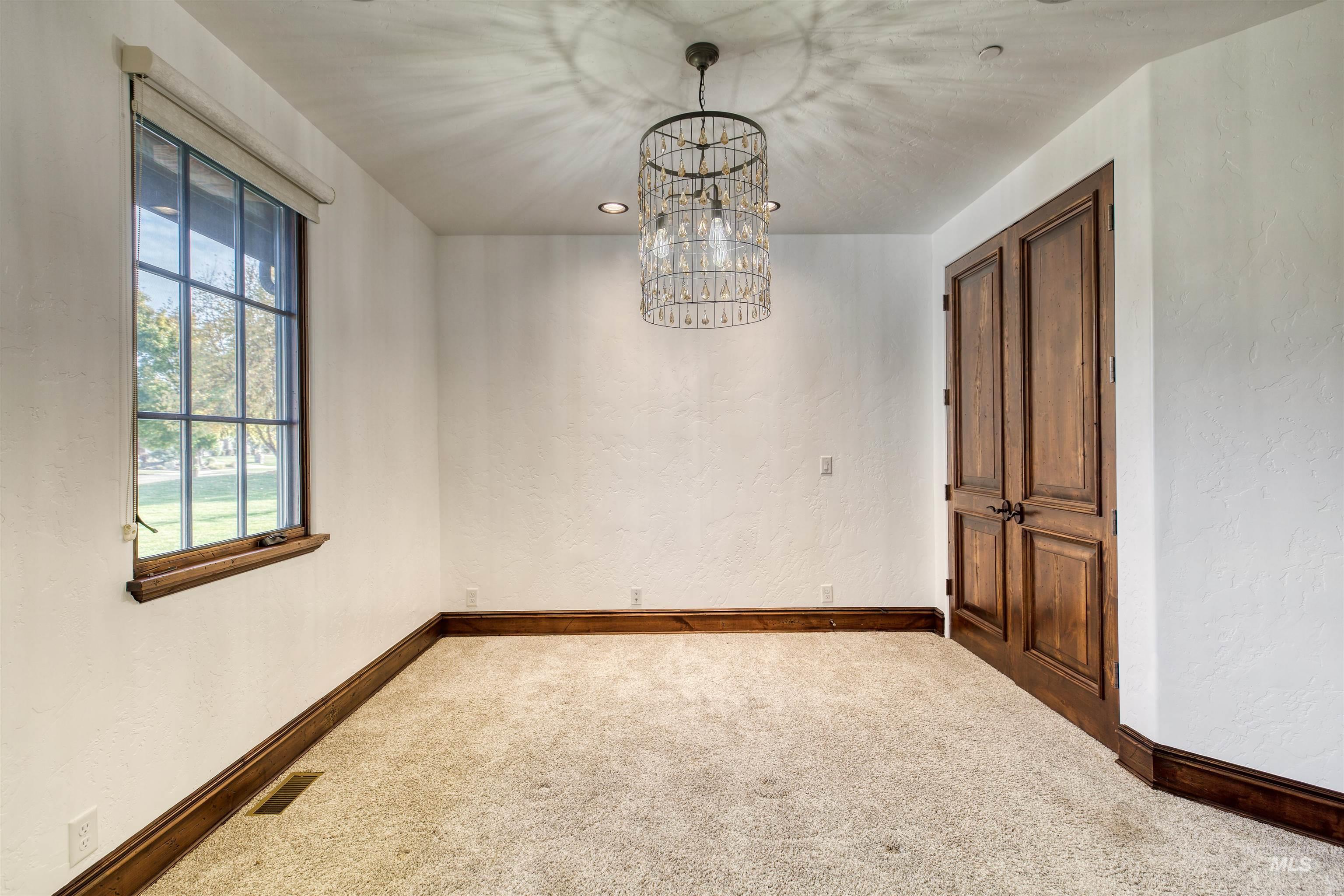 1887 N Moon Bello Way