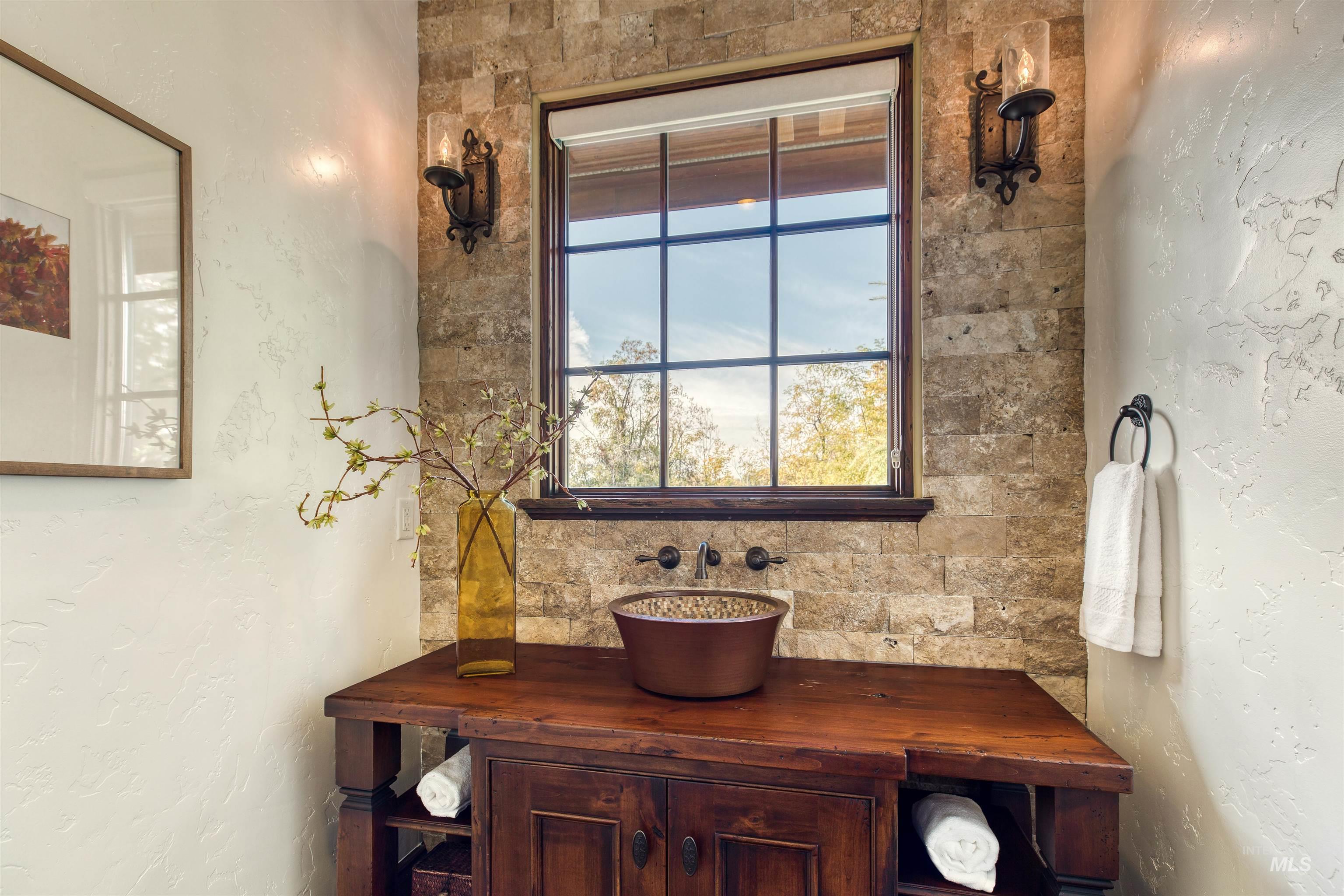 1887 N Moon Bello Way