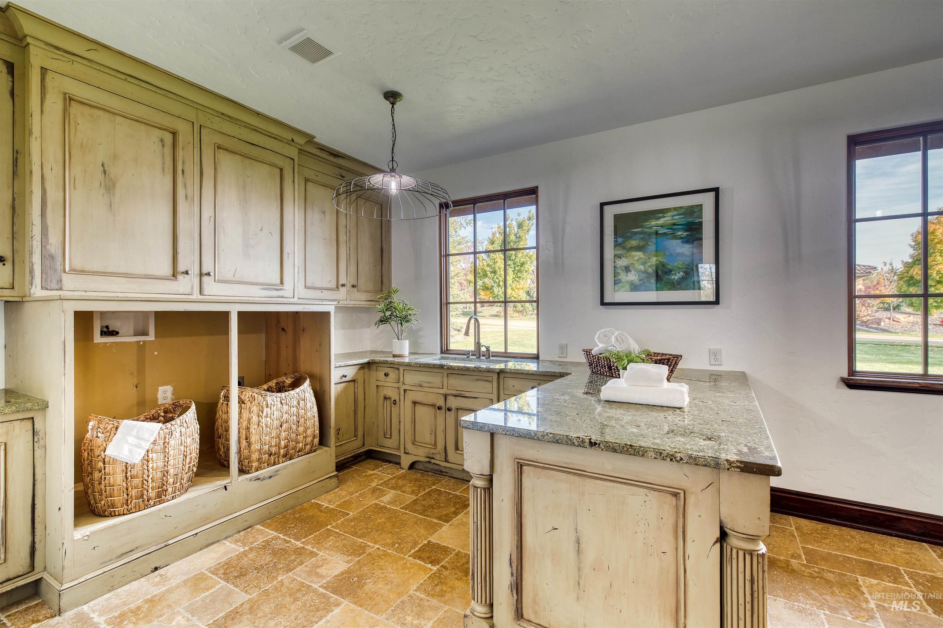 1887 N Moon Bello Way