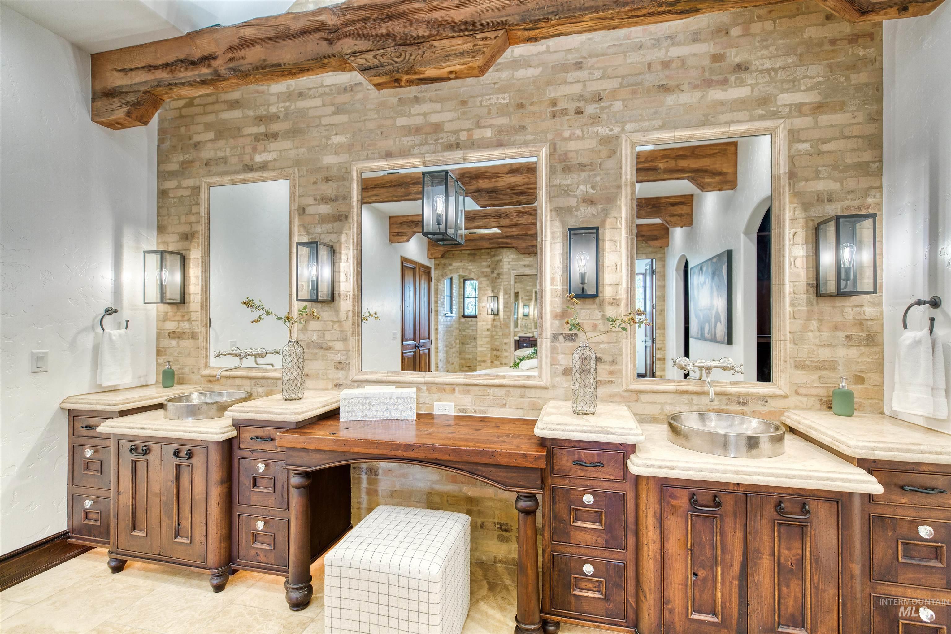 1887 N Moon Bello Way