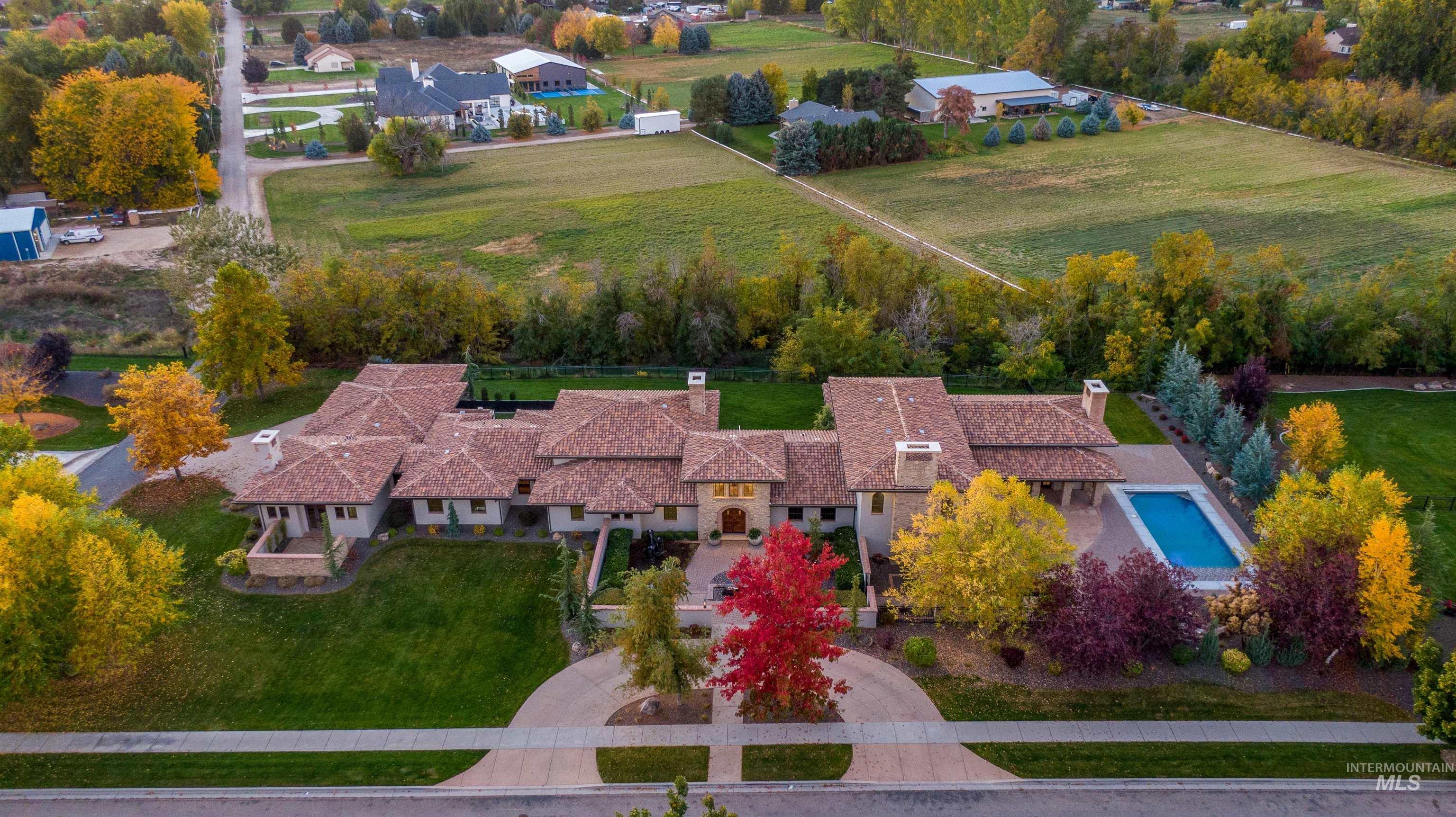 1887 N Moon Bello Way