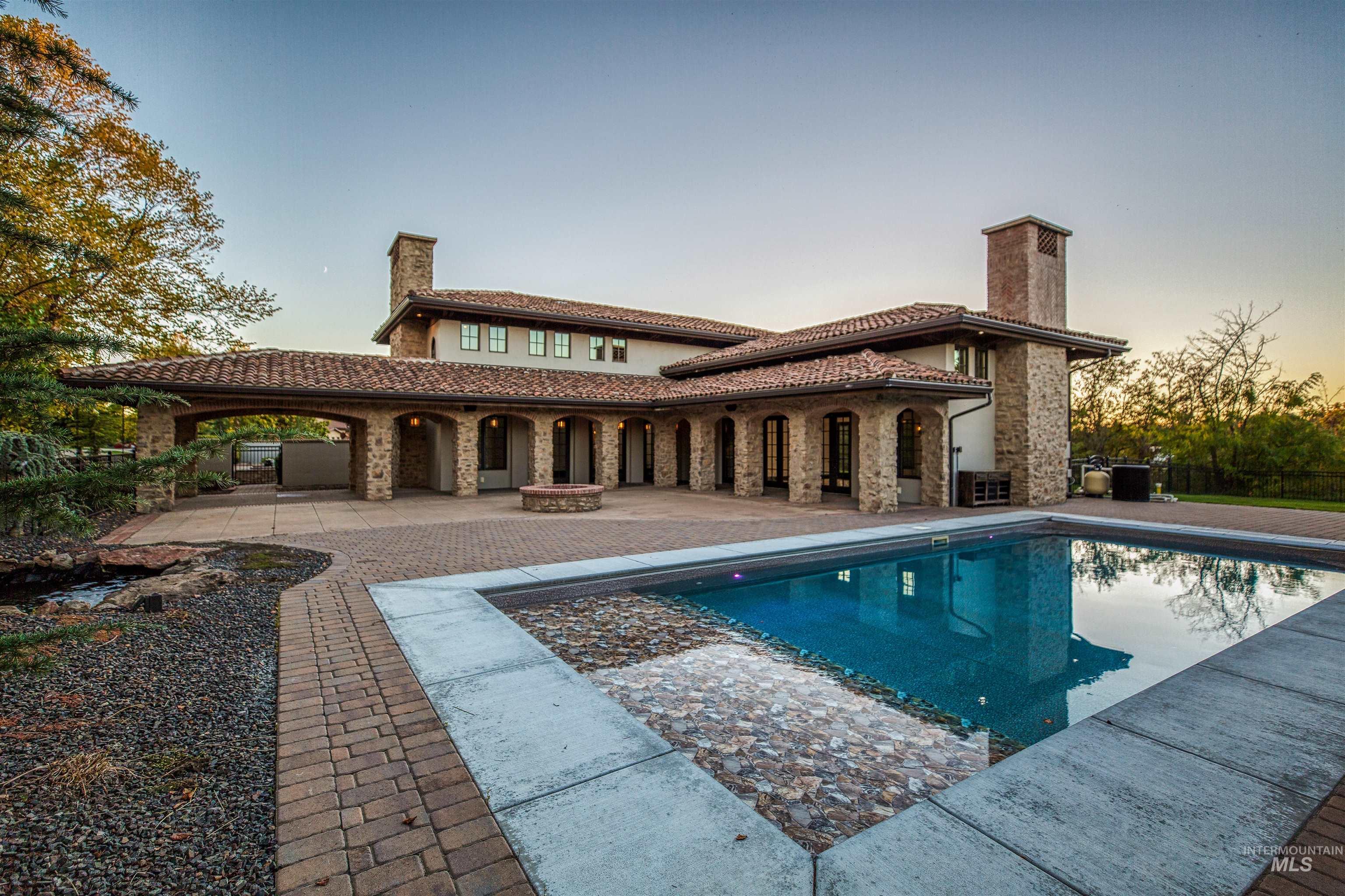 1887 N Moon Bello Way