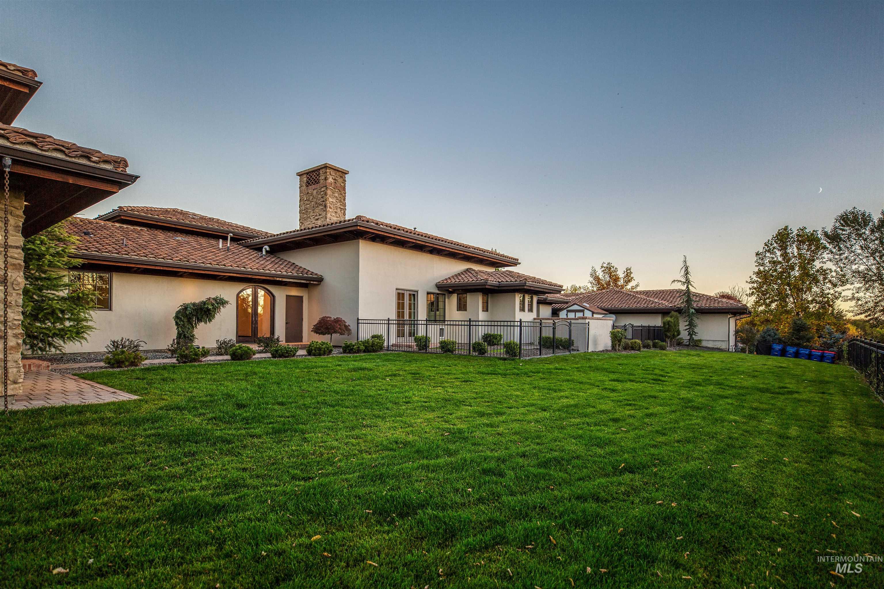 1887 N Moon Bello Way