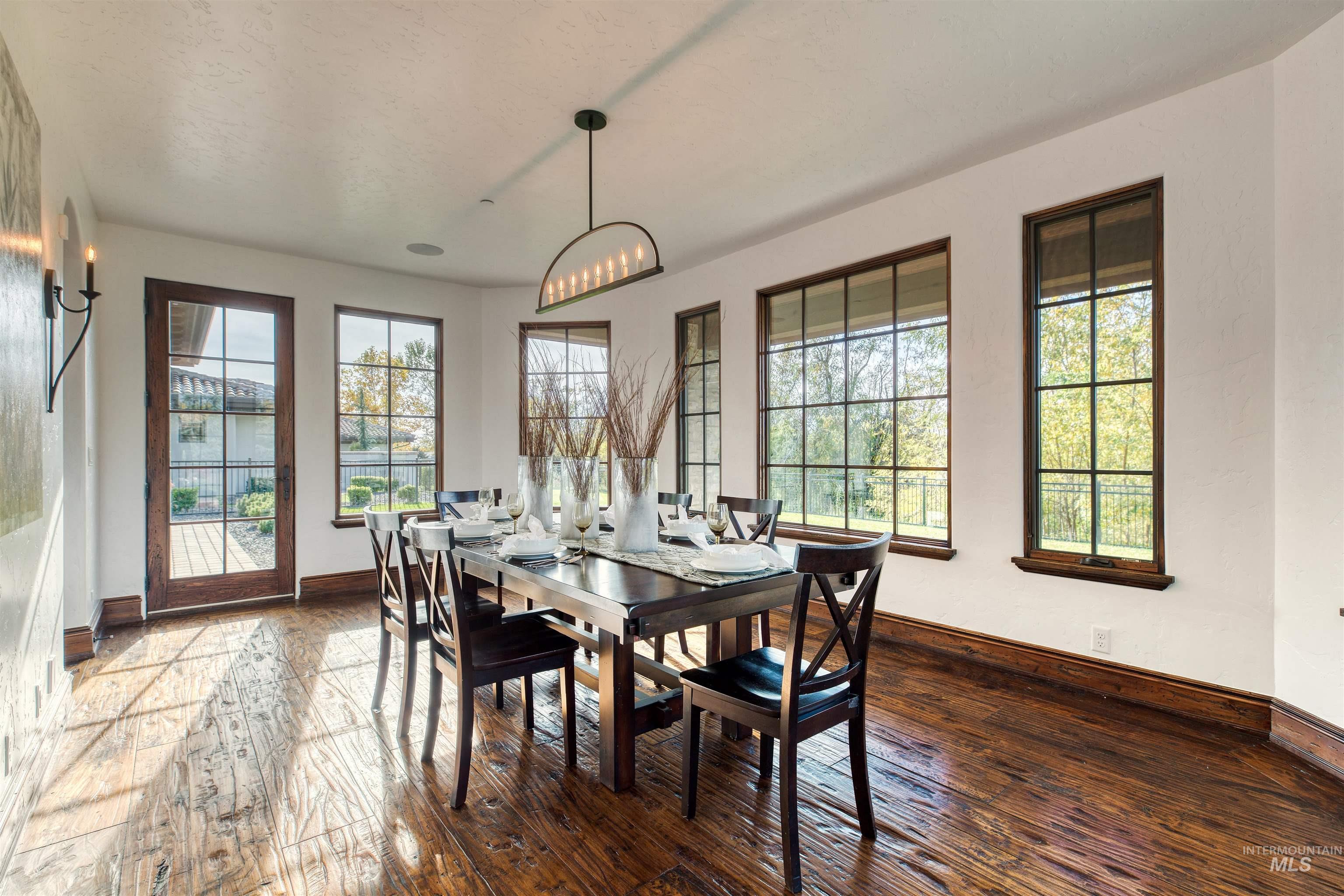 1887 N Moon Bello Way