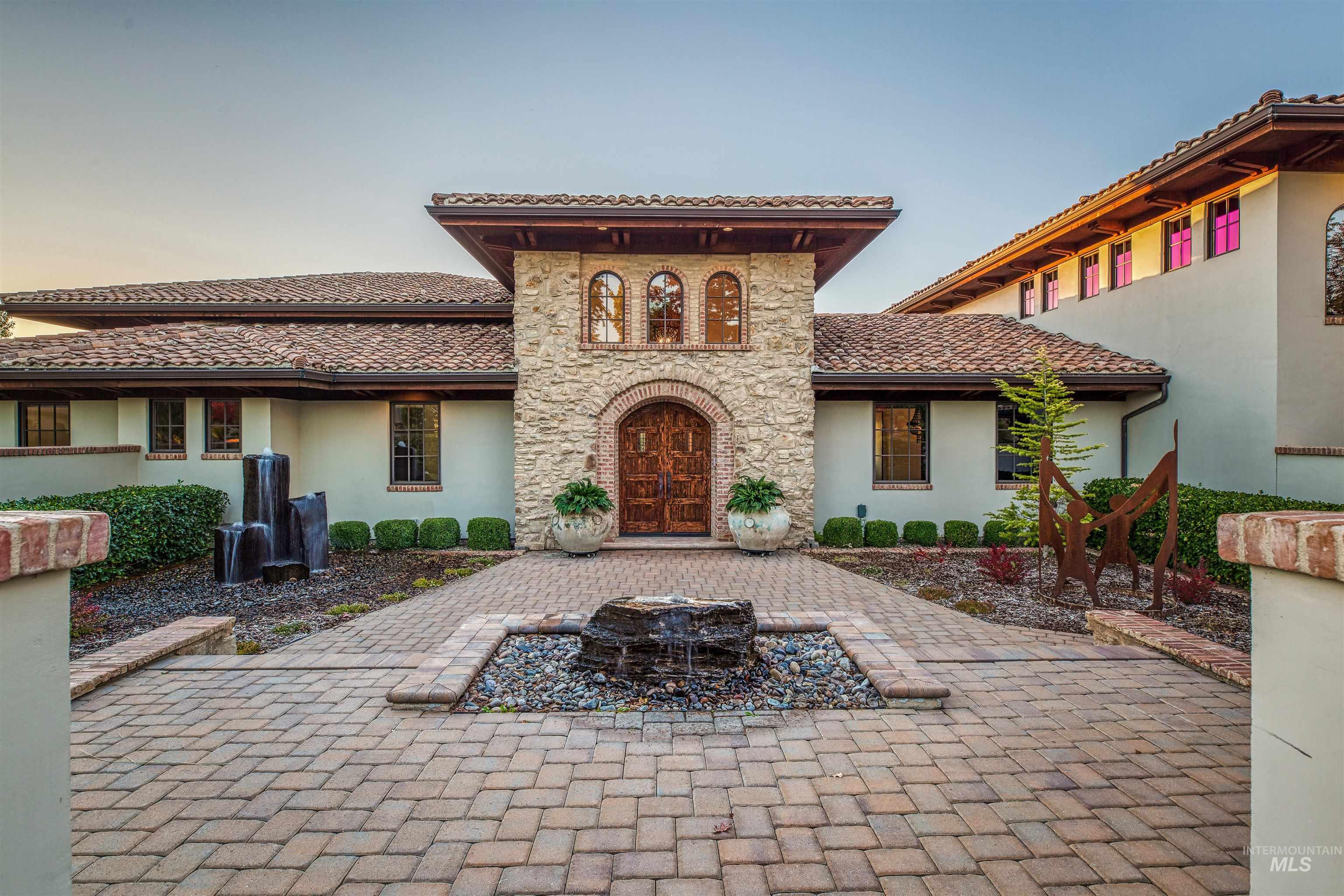 1887 N Moon Bello Way