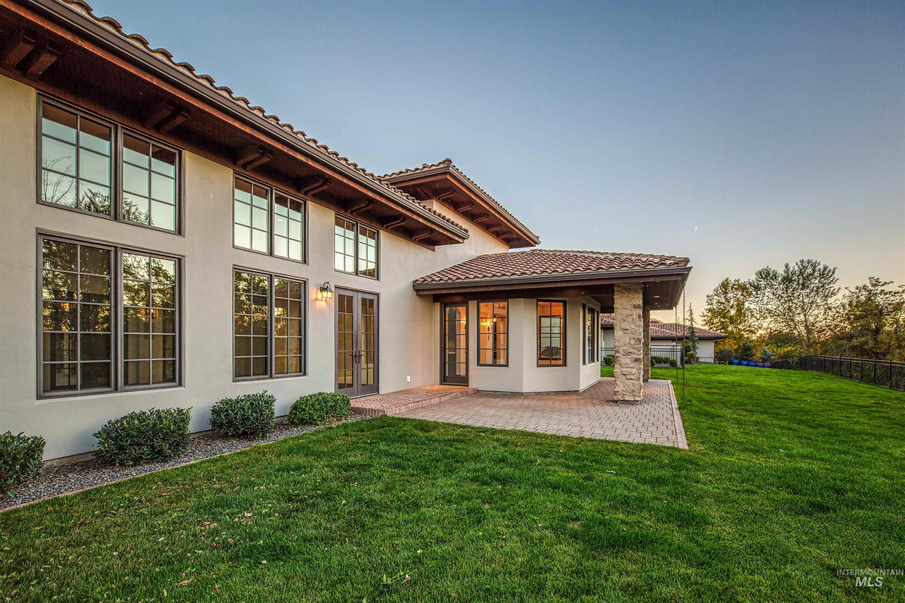 1887 N Moon Bello Way