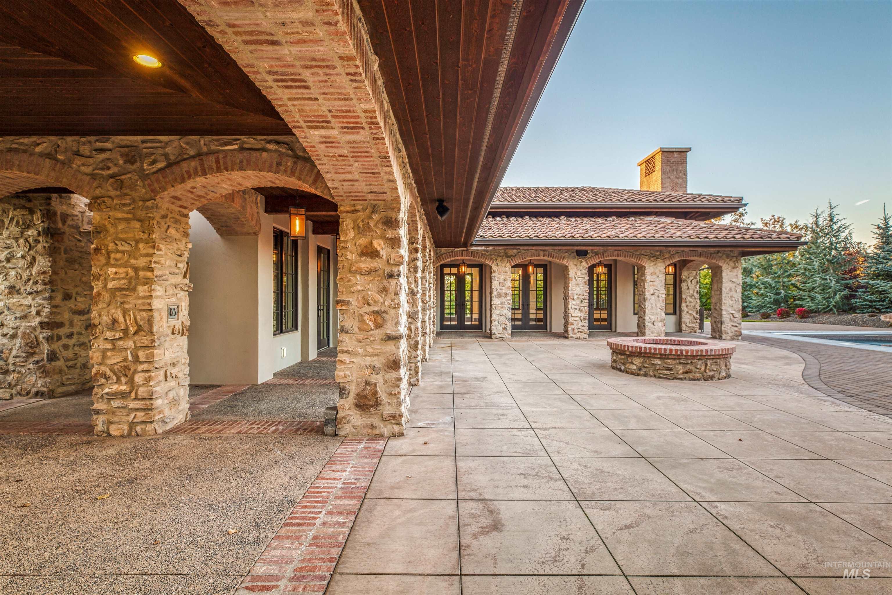 1887 N Moon Bello Way