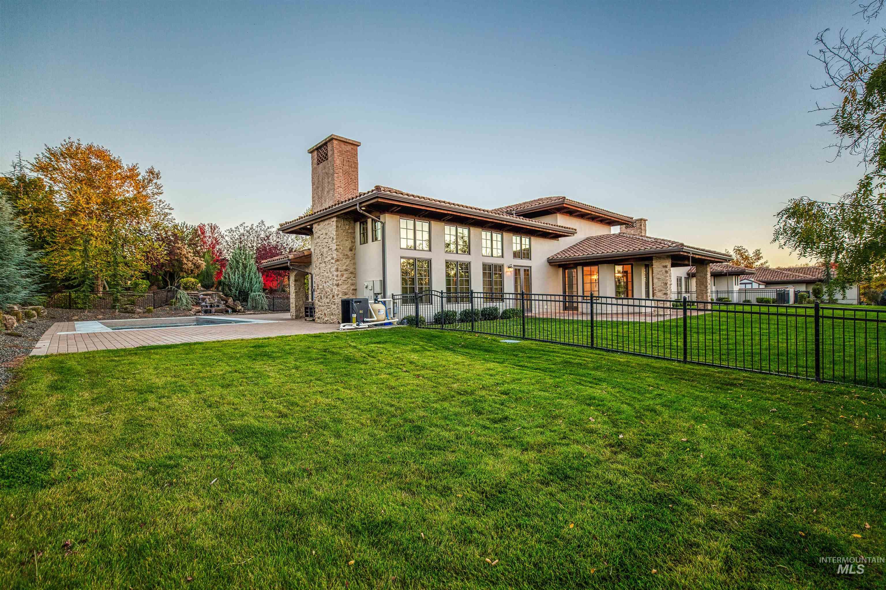 1887 N Moon Bello Way