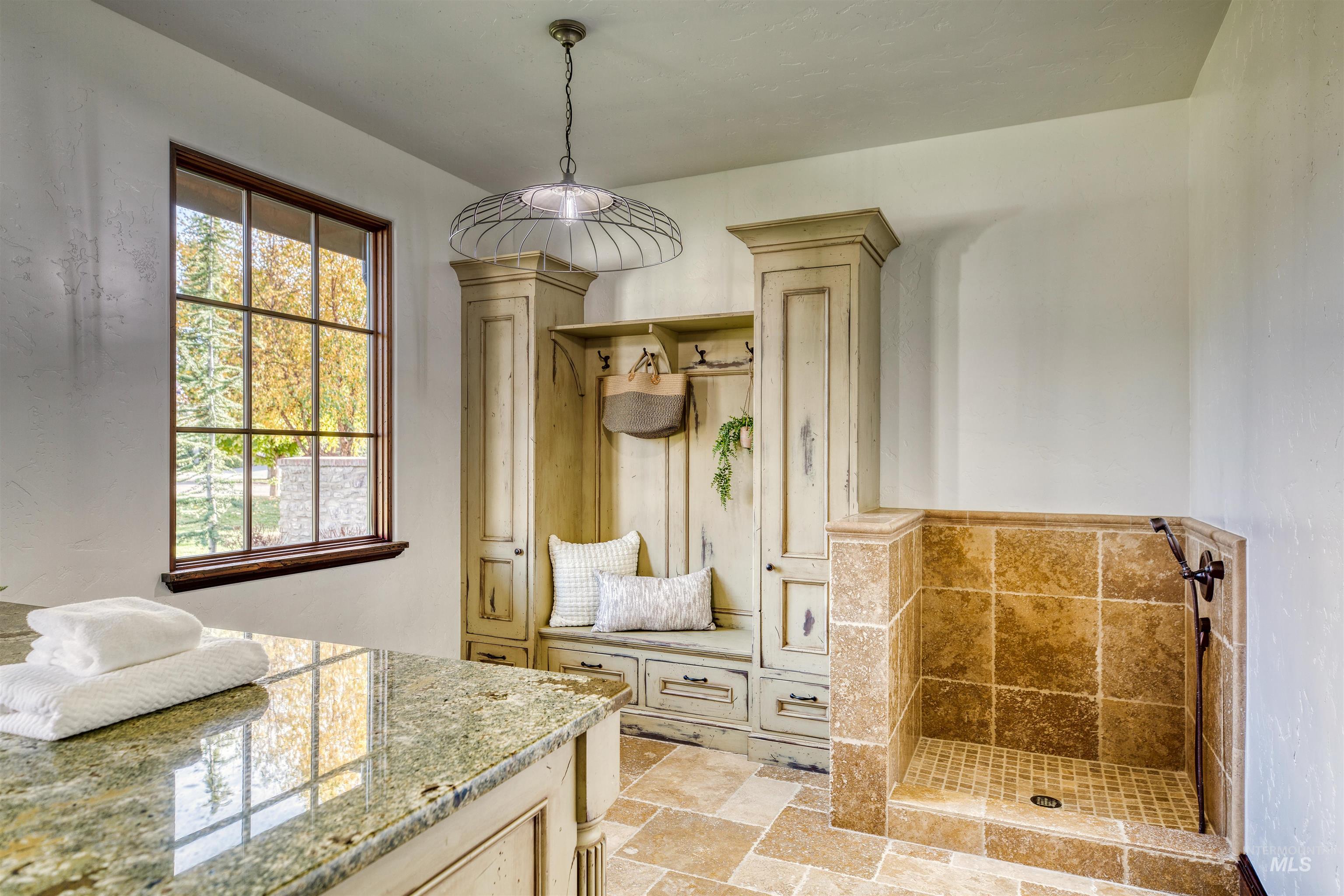 1887 N Moon Bello Way