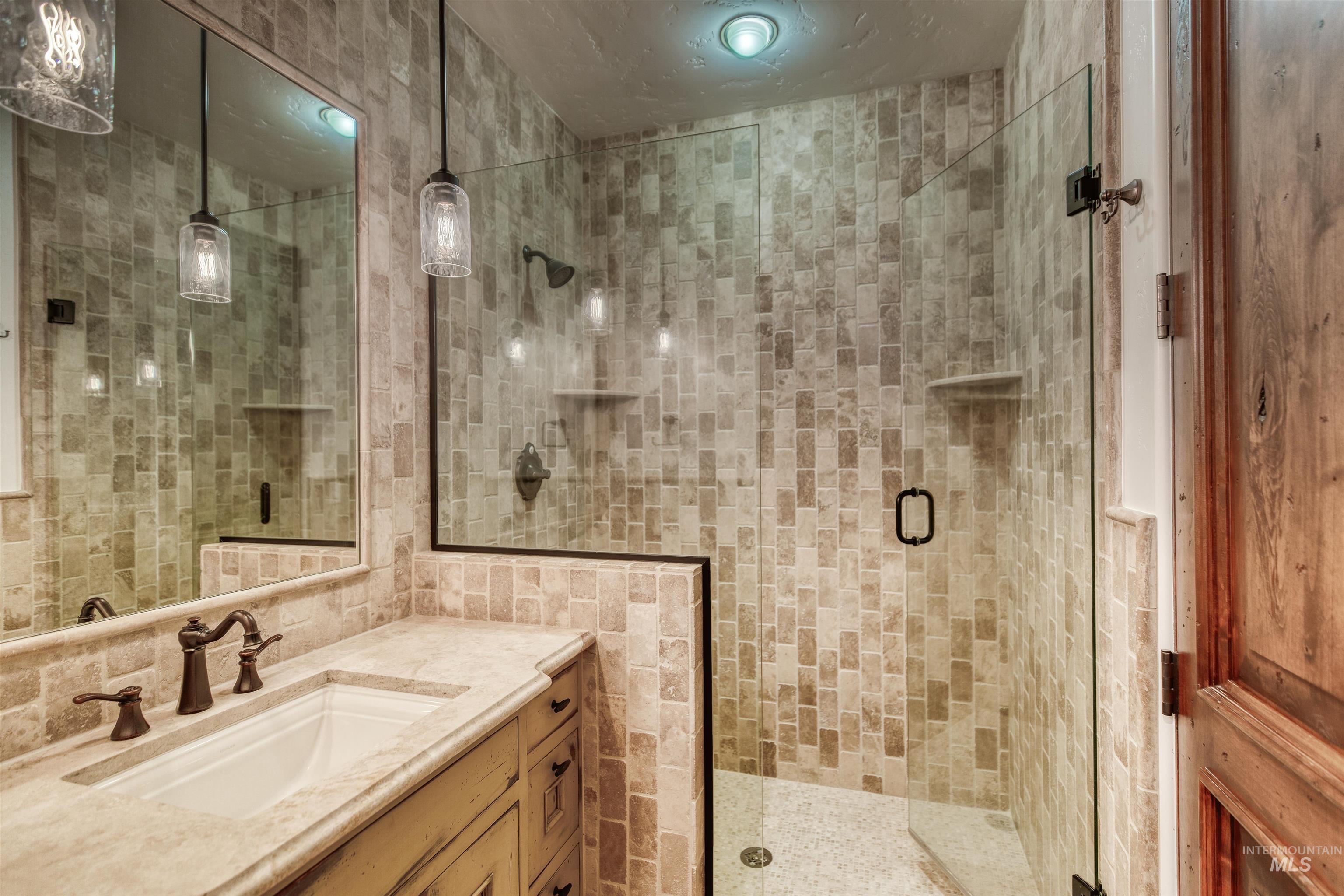 1887 N Moon Bello Way