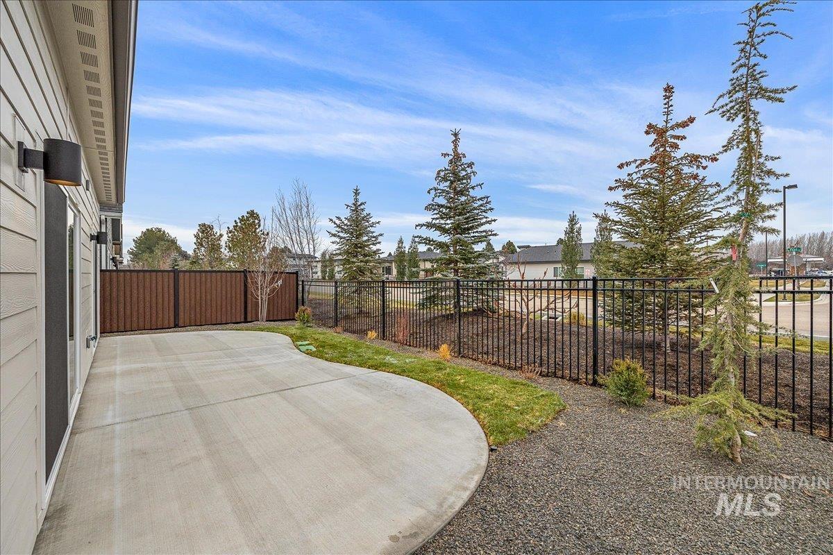 3927 W Spring House Ln