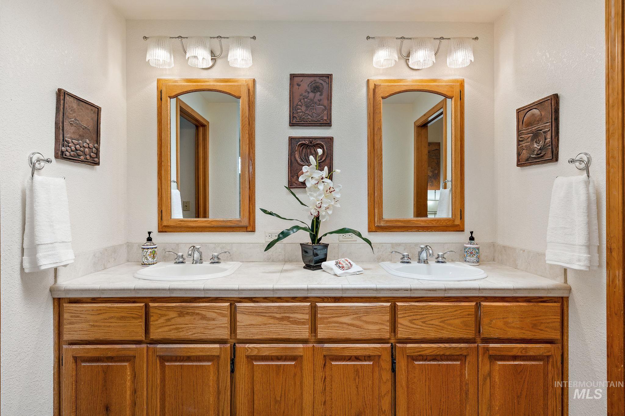 2603 N Peregrine Place