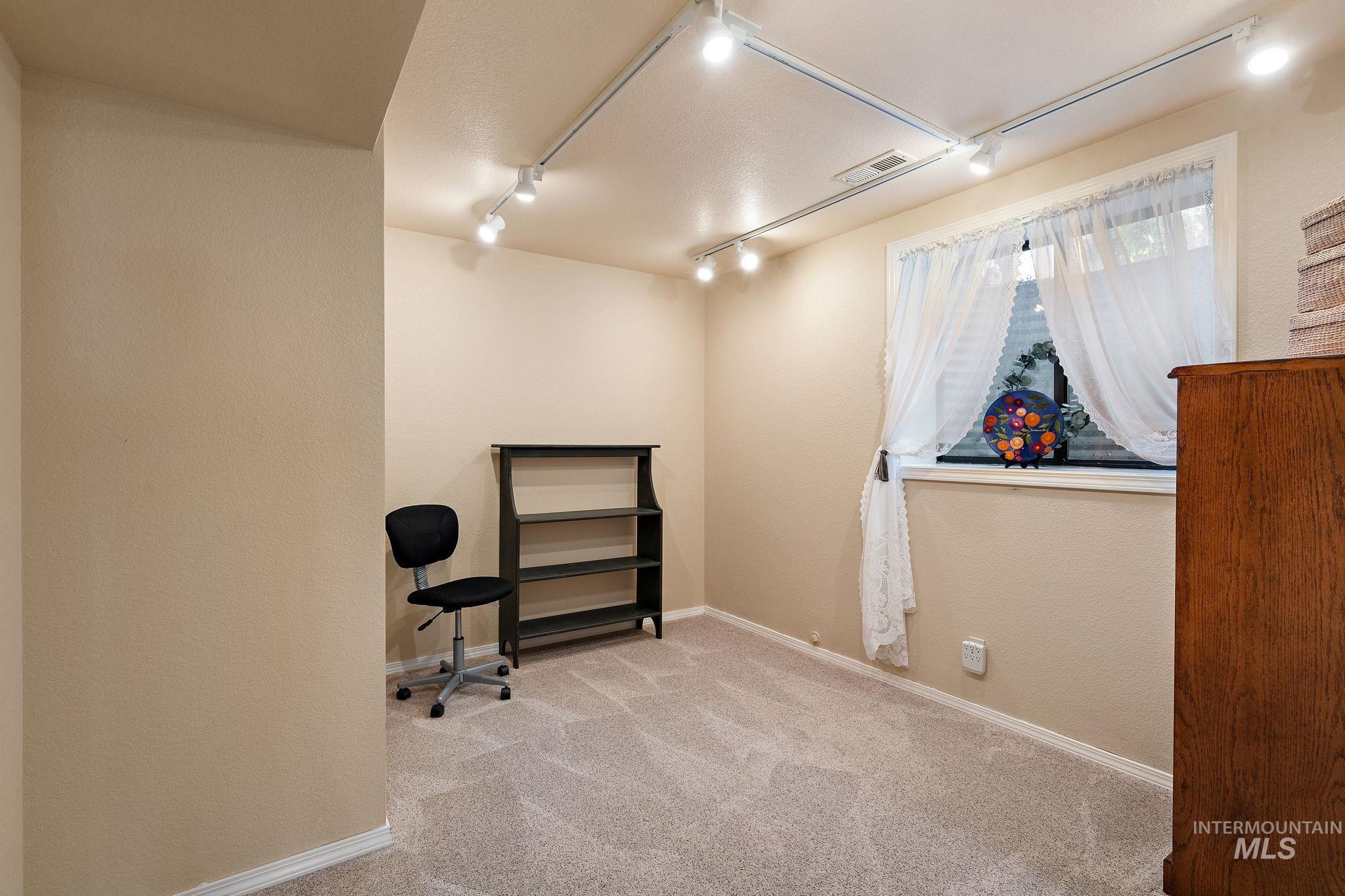 2603 N Peregrine Place