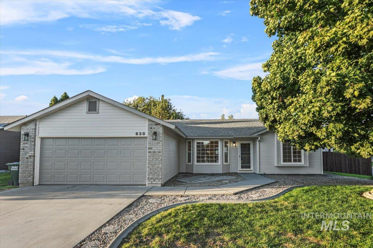 638 W White Fang St.