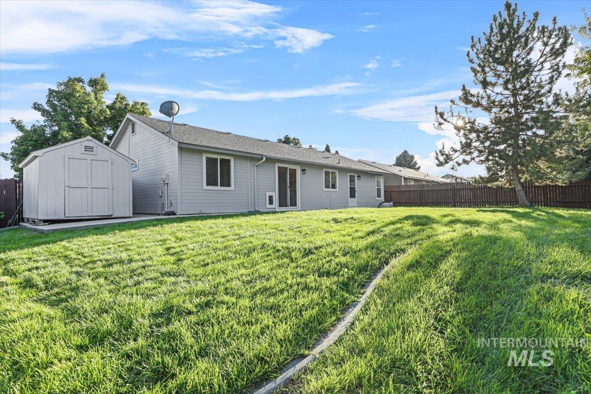 638 W White Fang St.