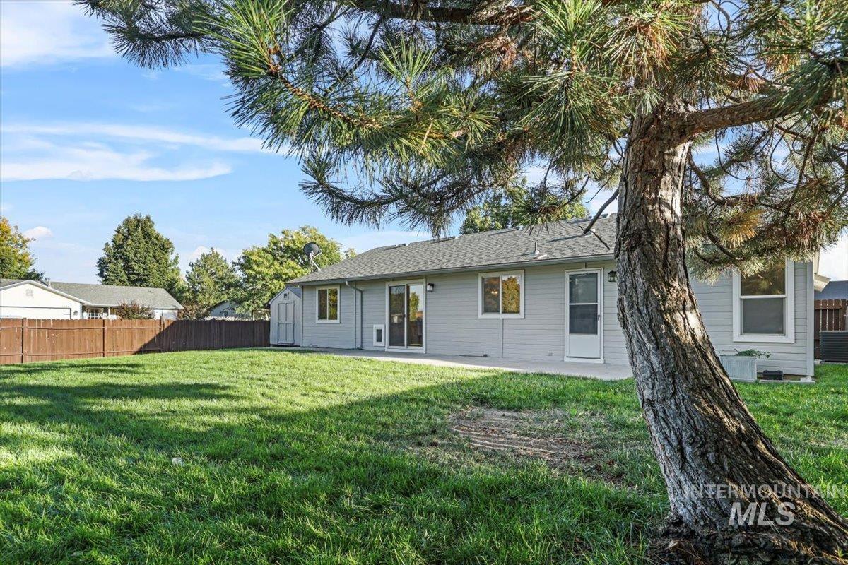 638 W White Fang St.