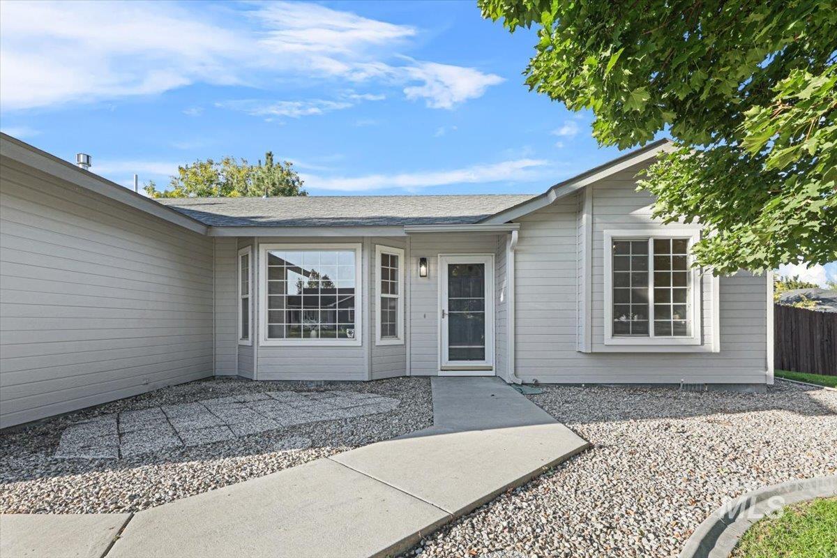 638 W White Fang St.