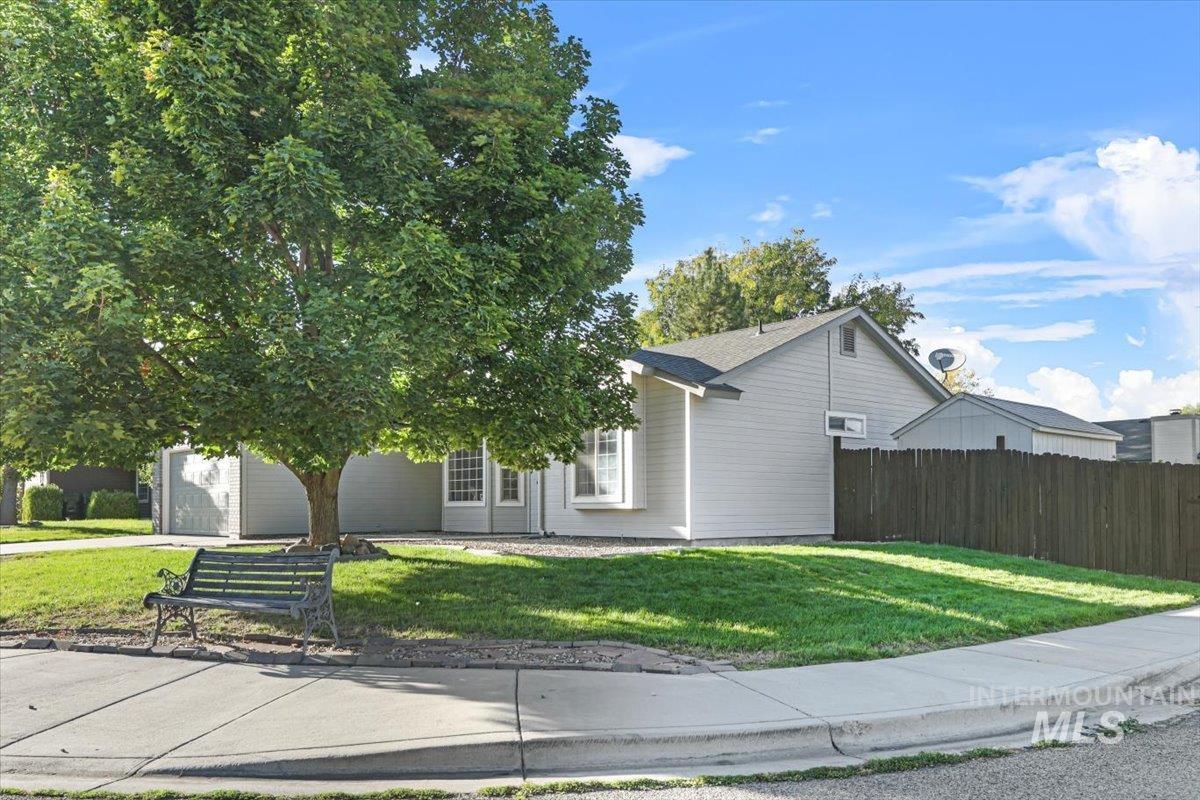 638 W White Fang St.