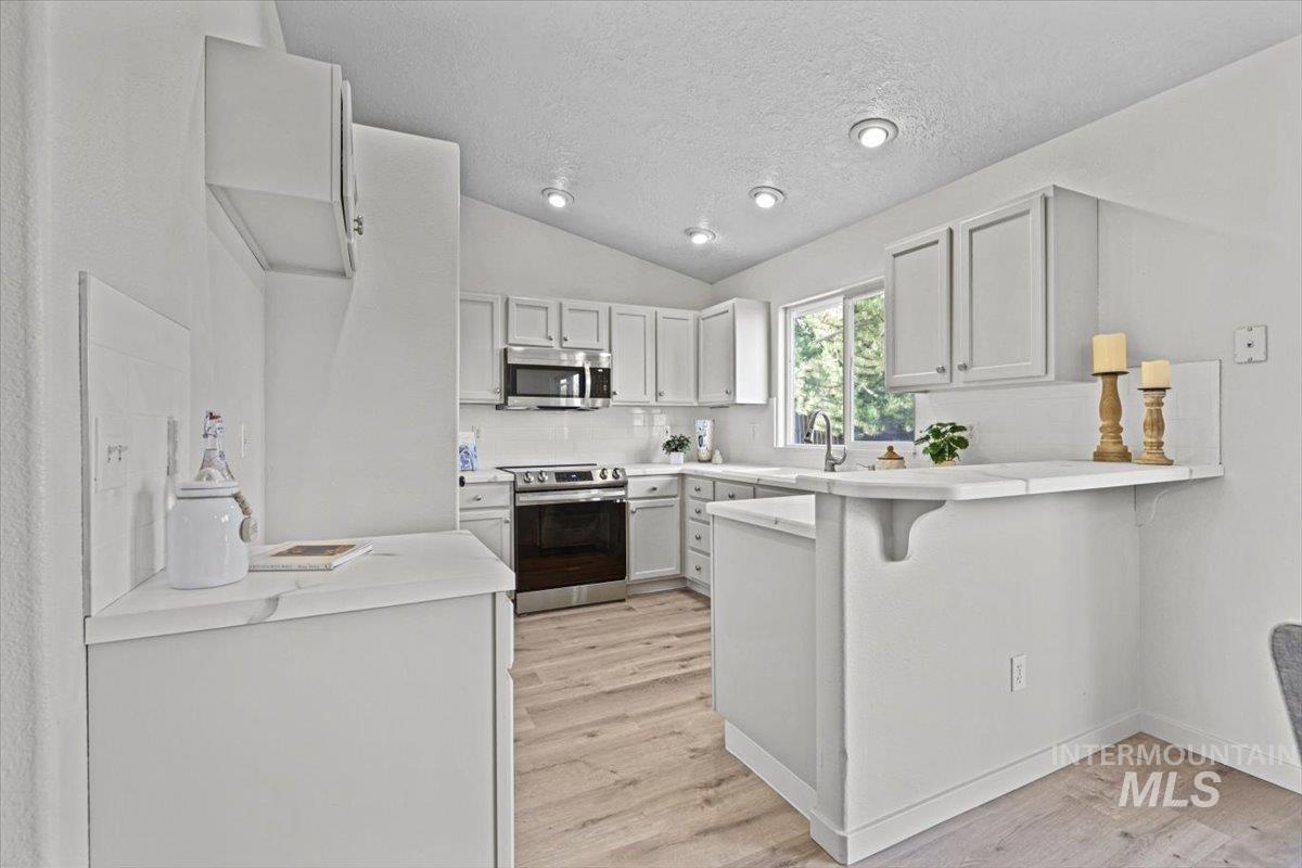 638 W White Fang St.