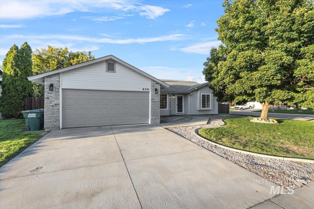 638 W White Fang St.