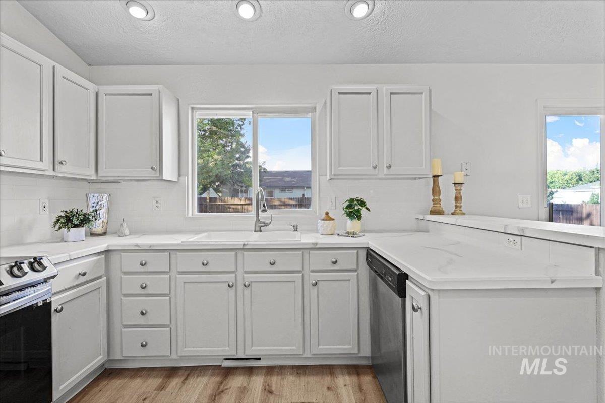 638 W White Fang St.