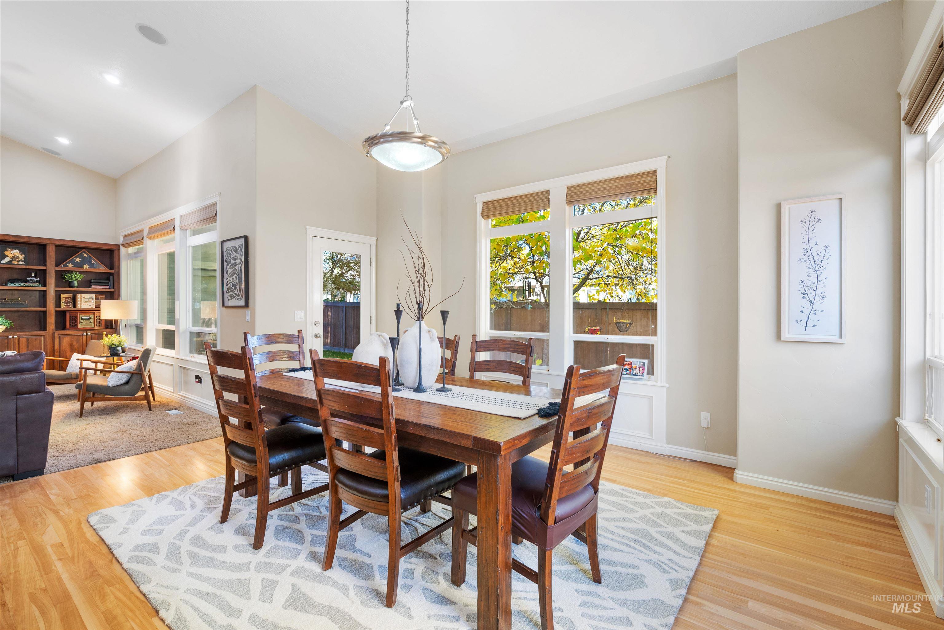 646 W Dreyfuss Lane