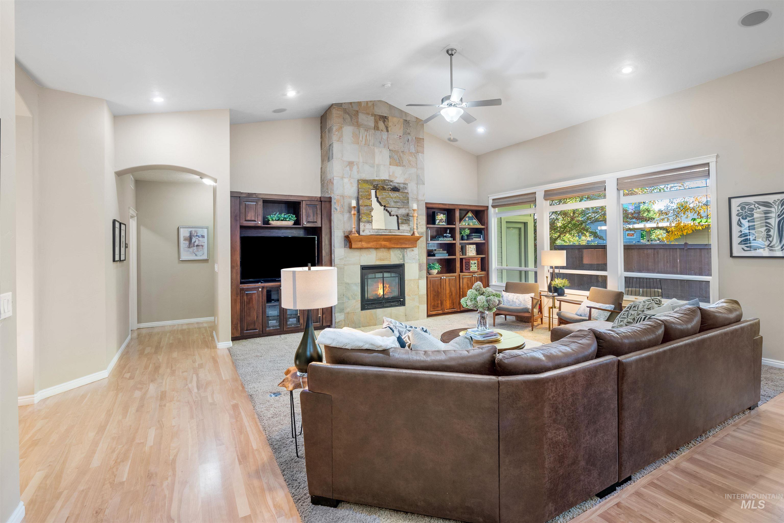 646 W Dreyfuss Lane