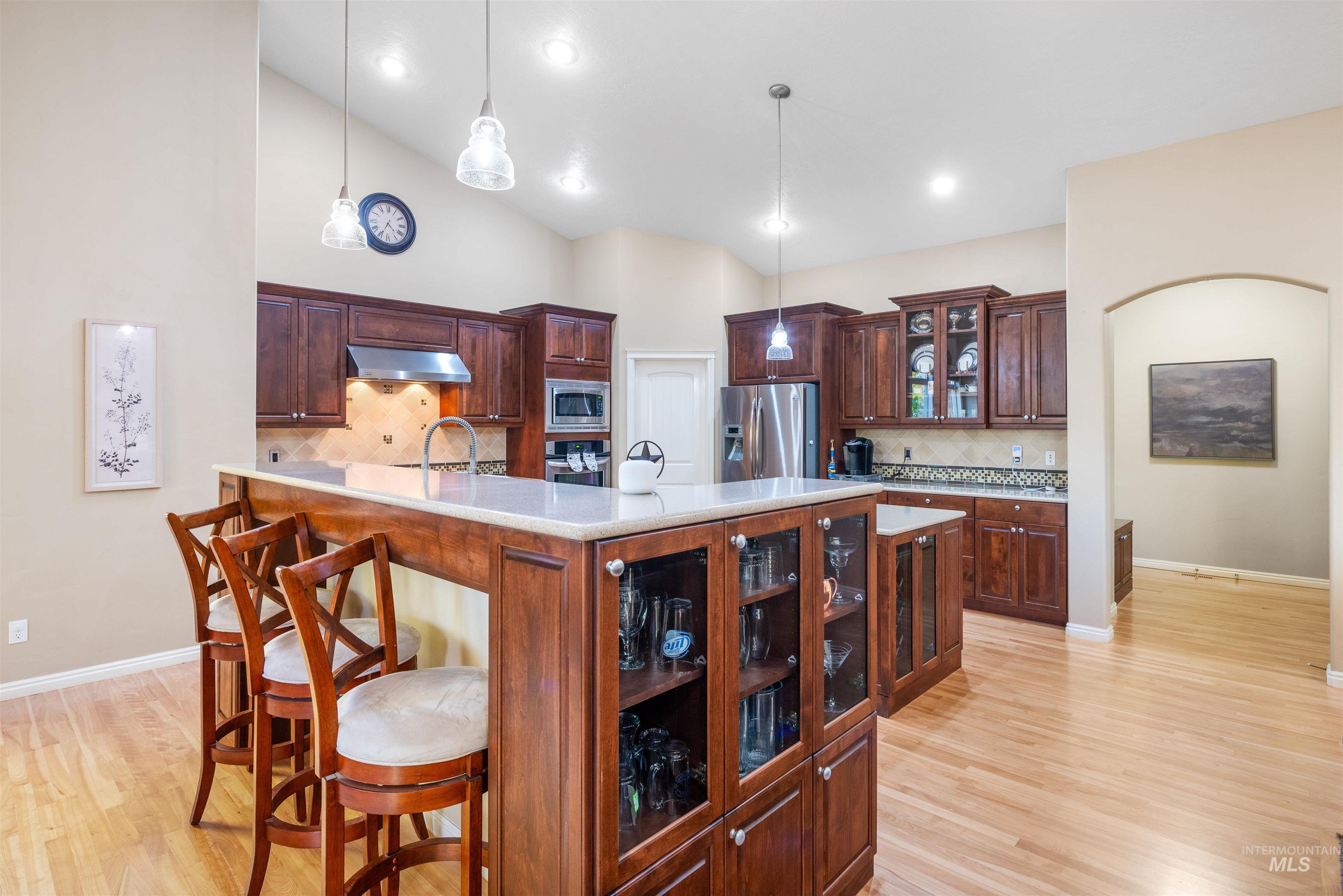 646 W Dreyfuss Lane
