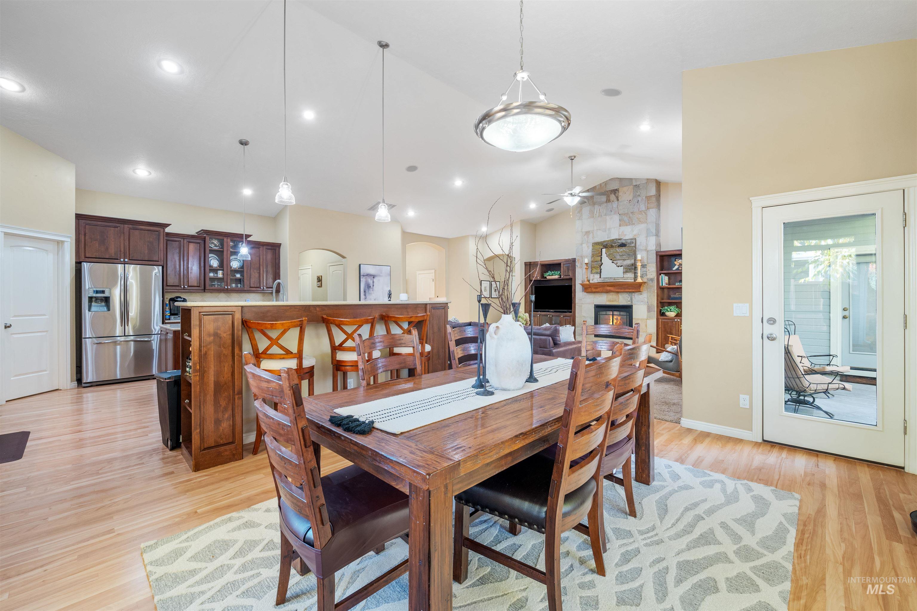 646 W Dreyfuss Lane