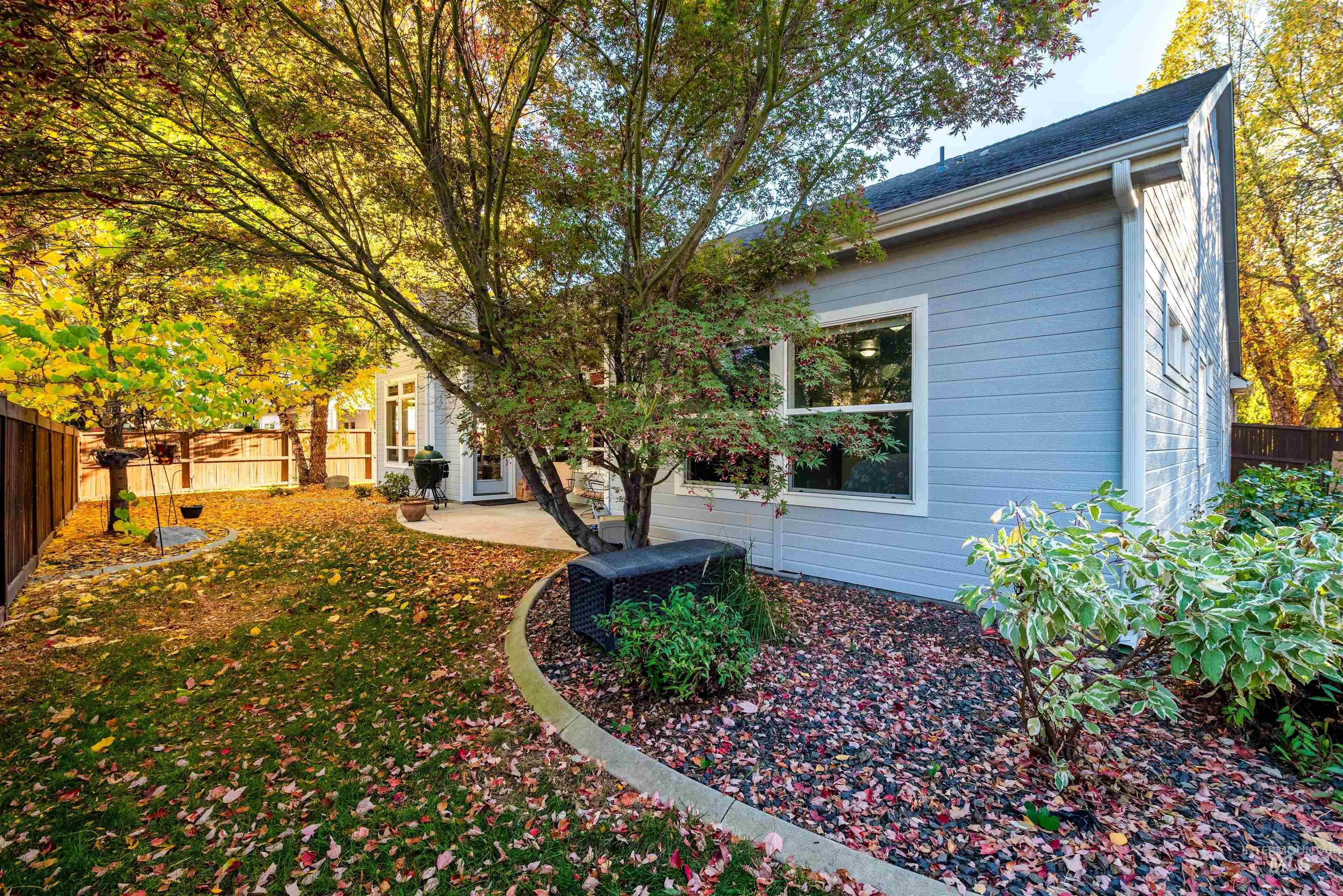 646 W Dreyfuss Lane