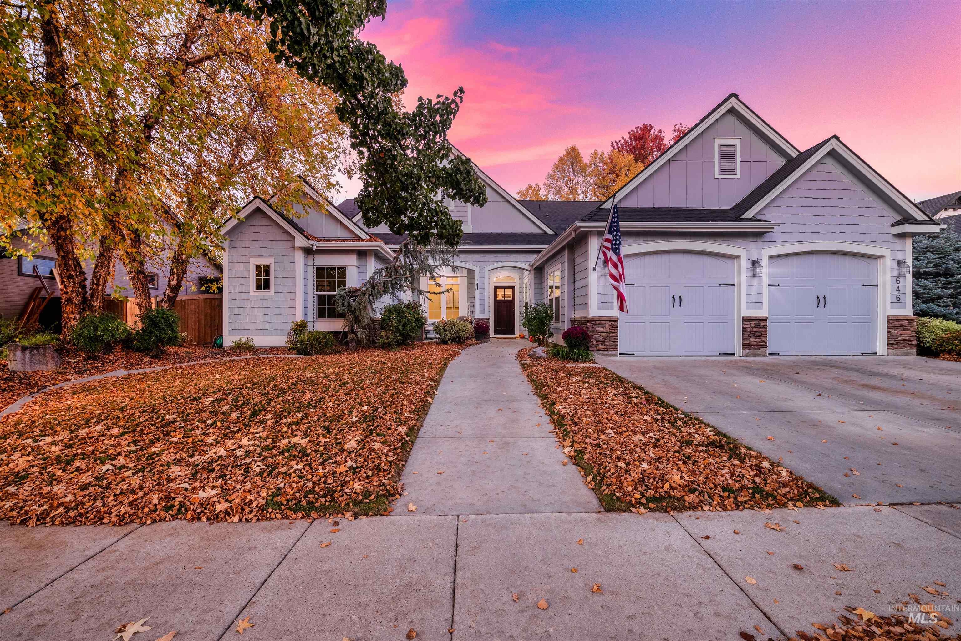 646 W Dreyfuss Lane