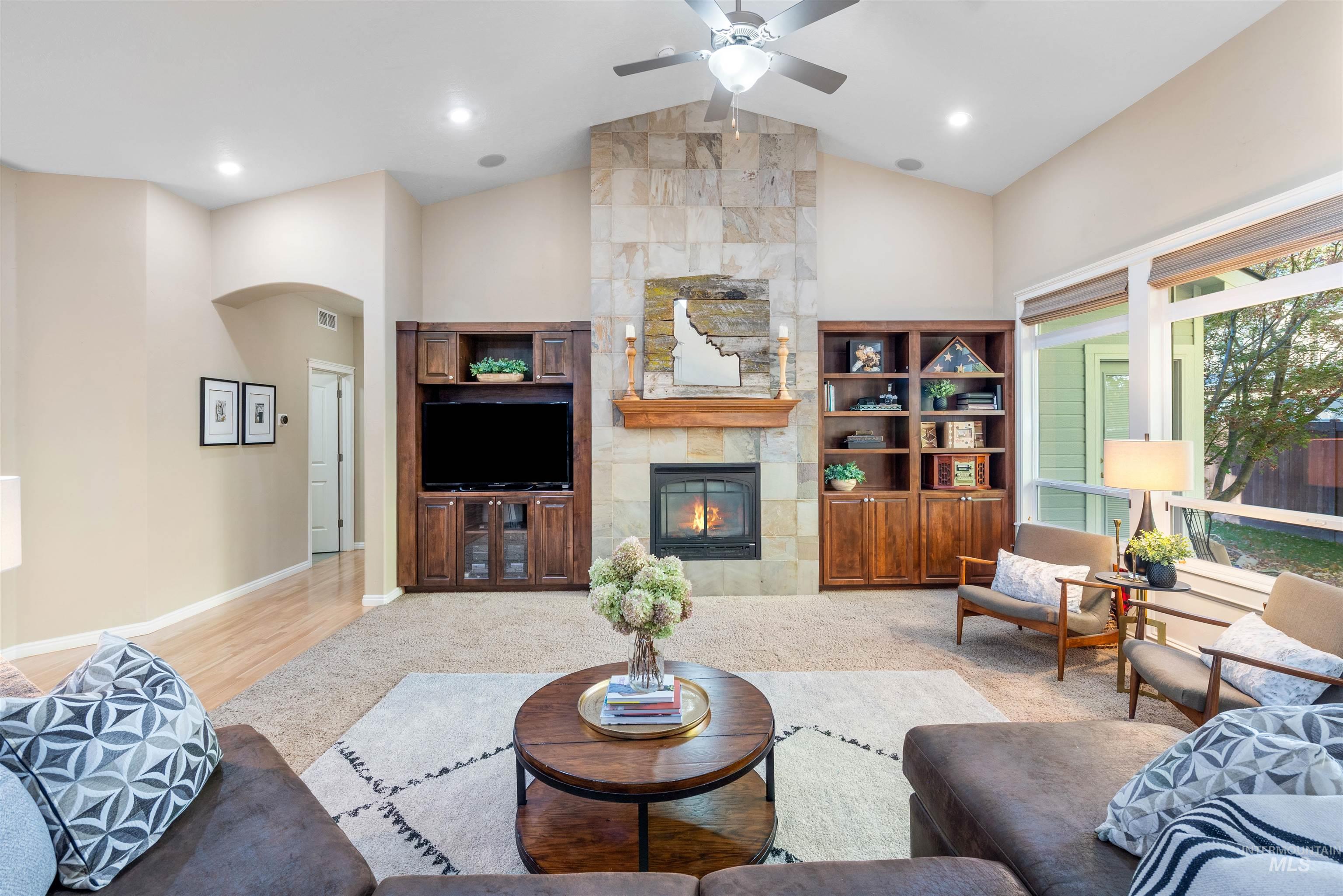 646 W Dreyfuss Lane