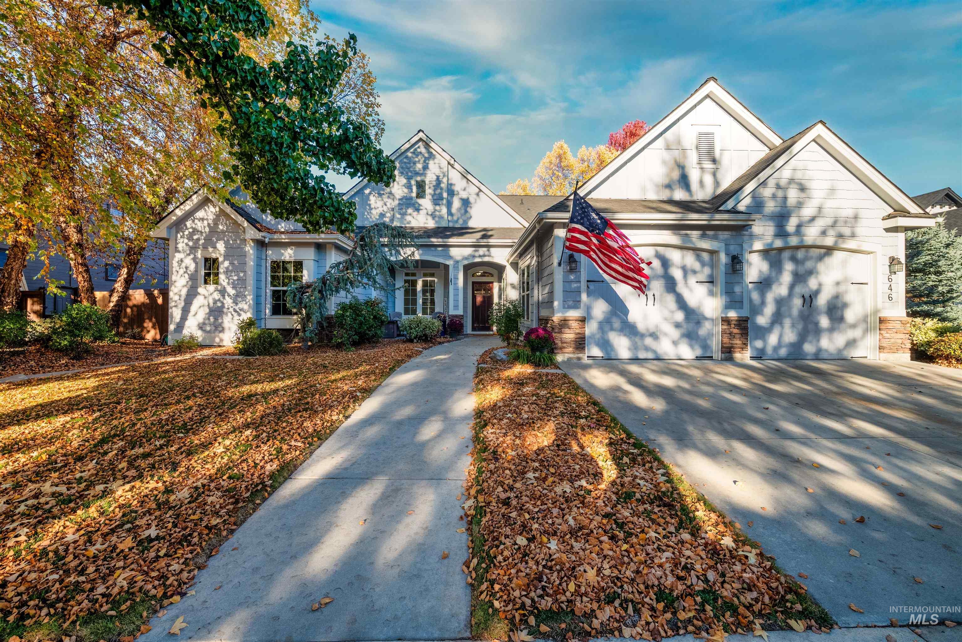 646 W Dreyfuss Lane