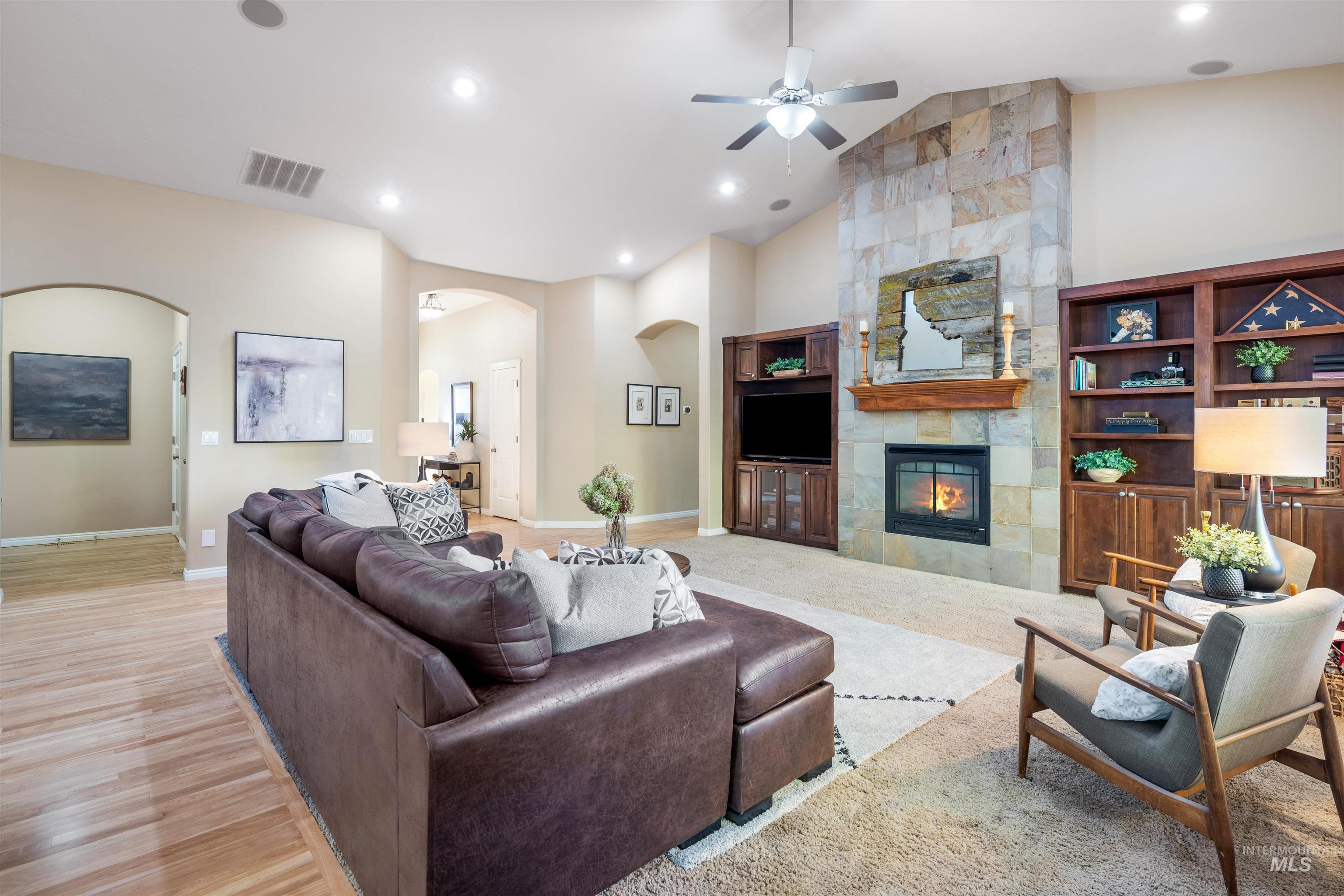 646 W Dreyfuss Lane