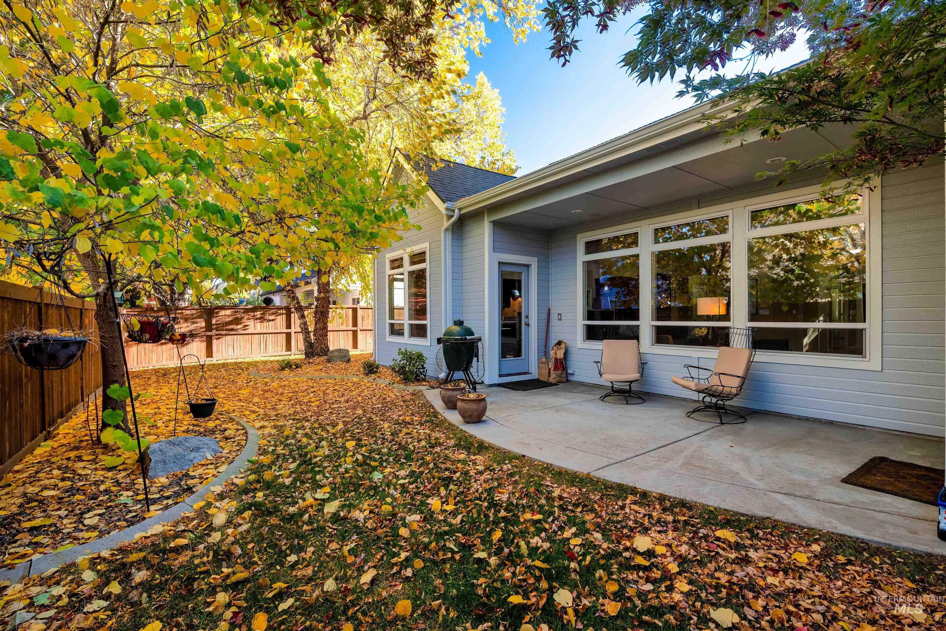 646 W Dreyfuss Lane