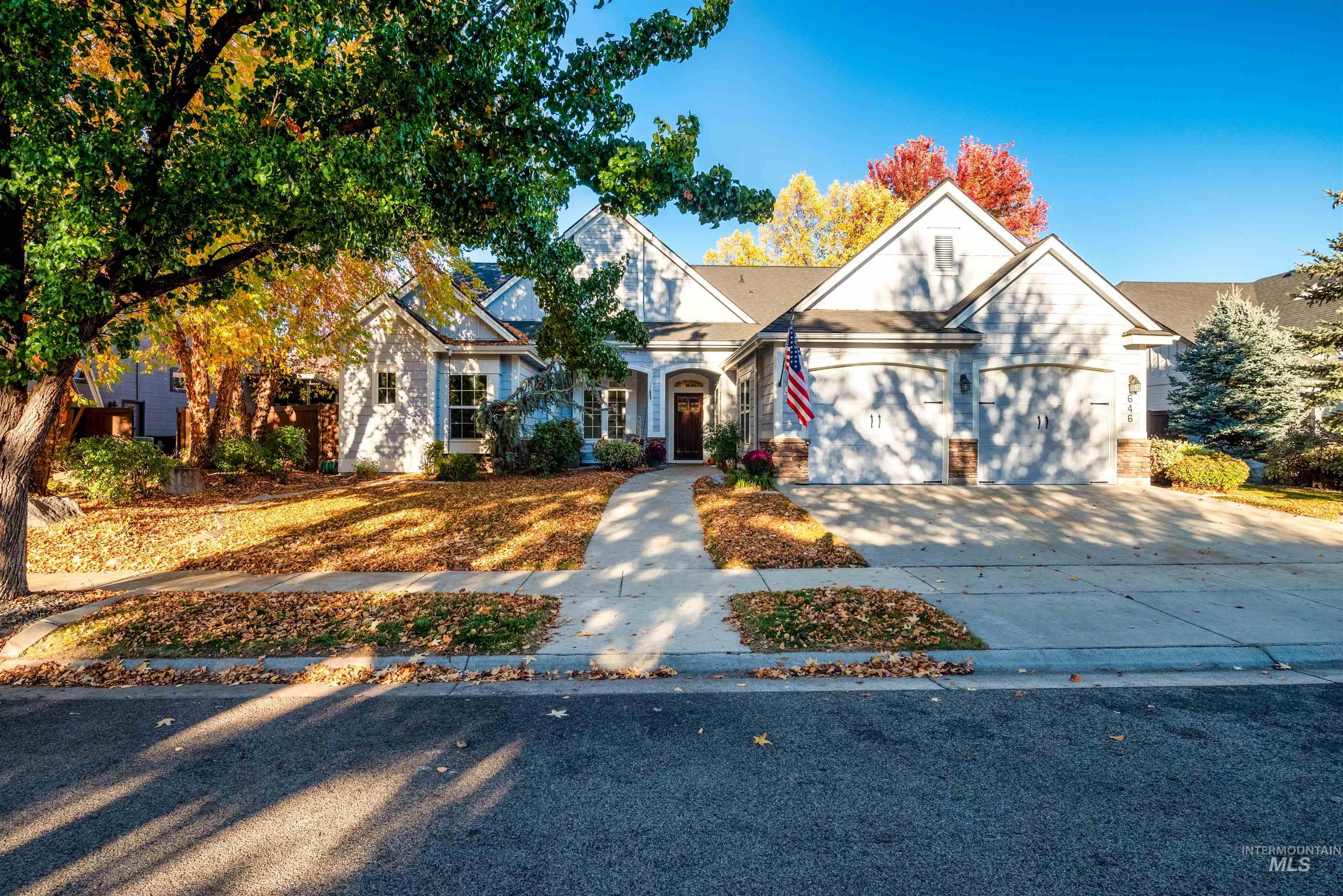 646 W Dreyfuss Lane