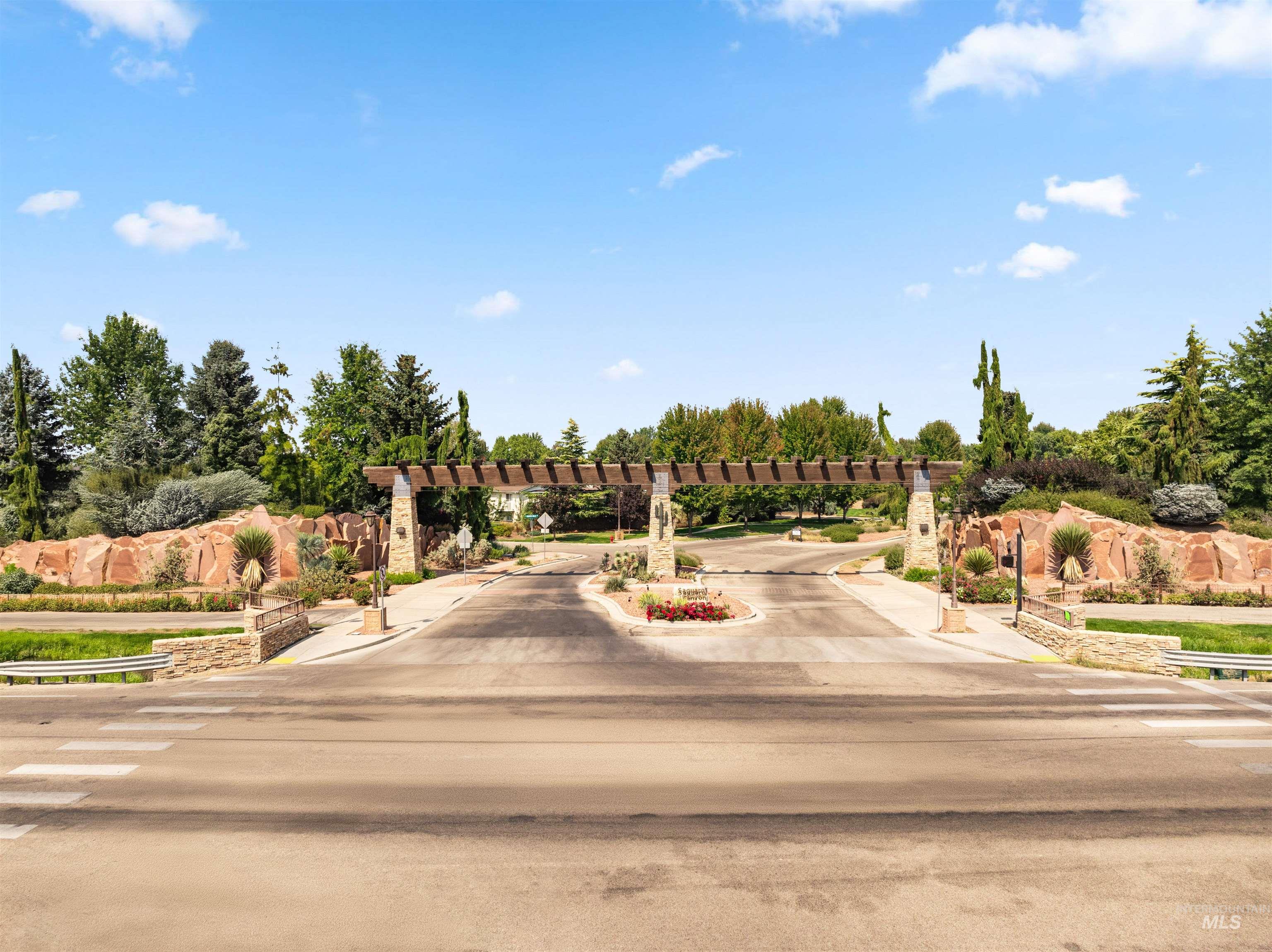 857 E Yucca Canyon St