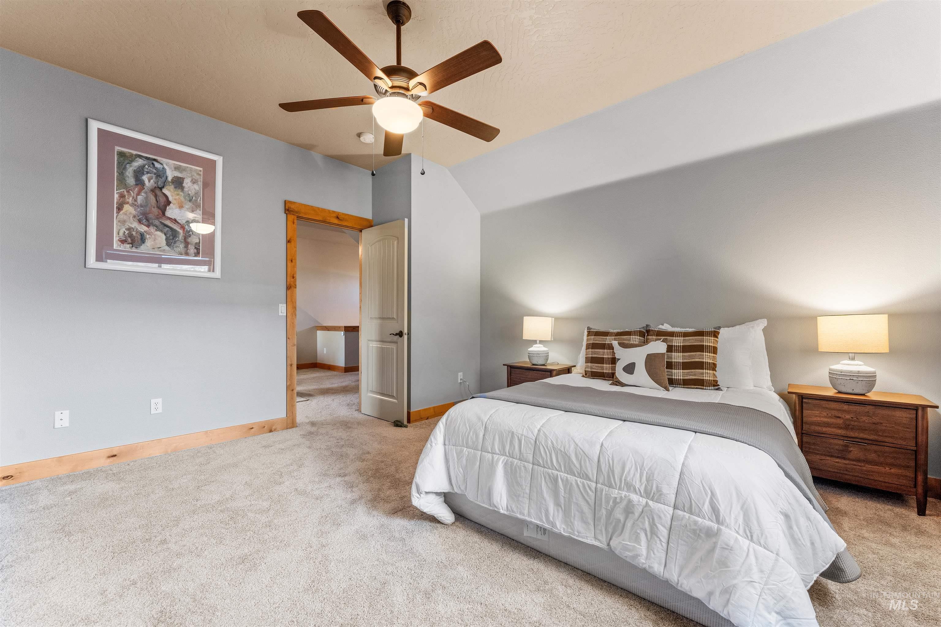 857 E Yucca Canyon St