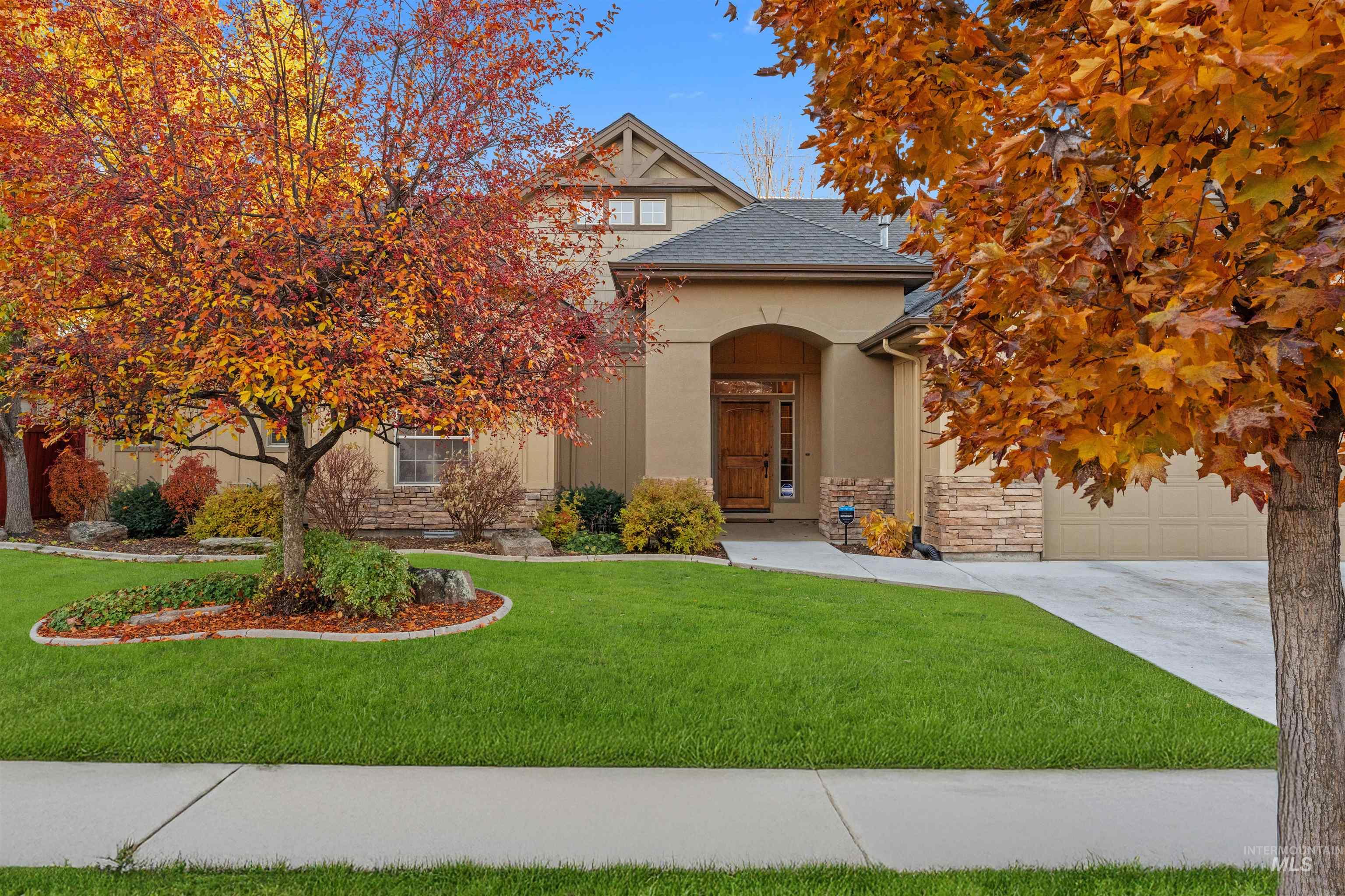 857 E Yucca Canyon St