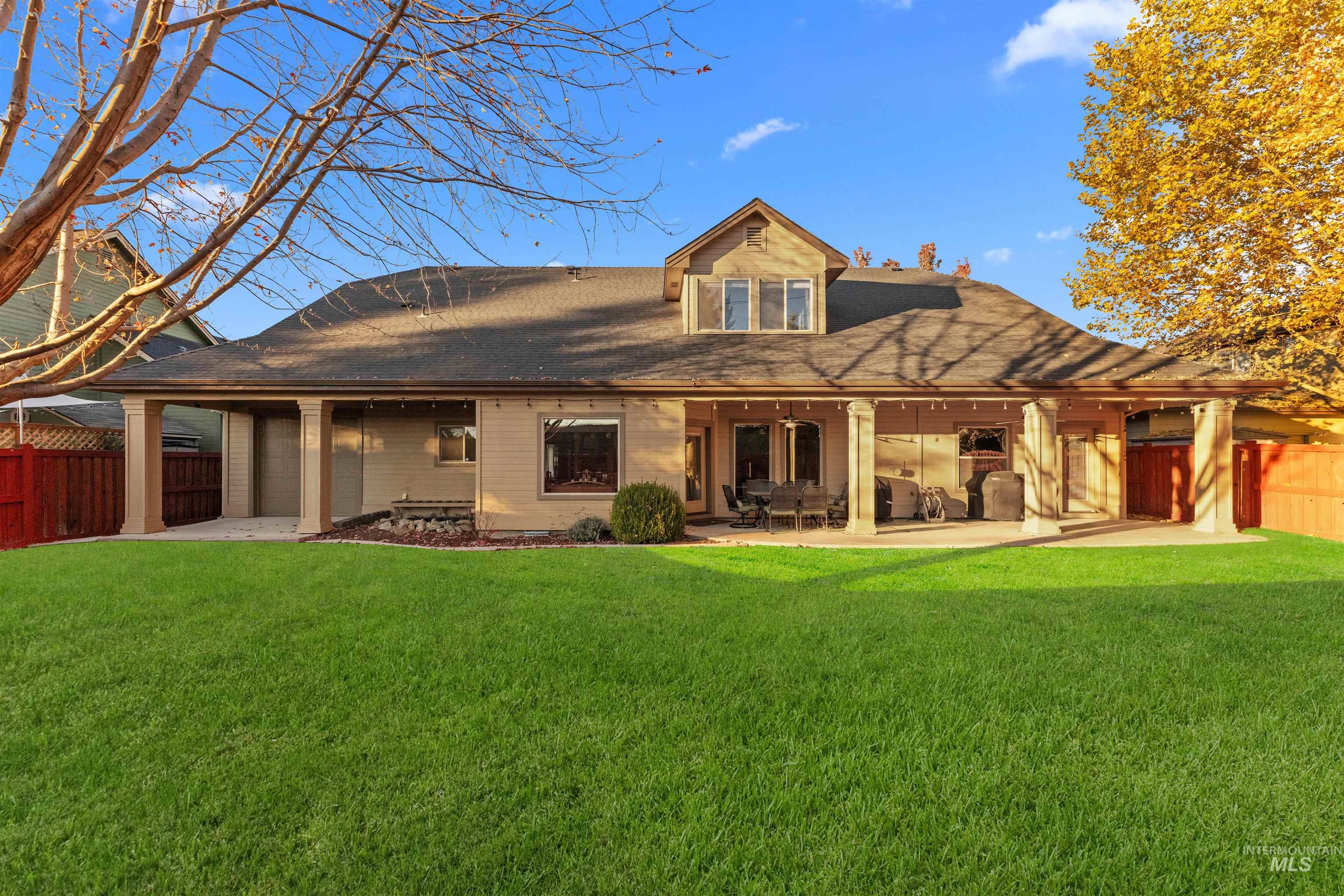 857 E Yucca Canyon St